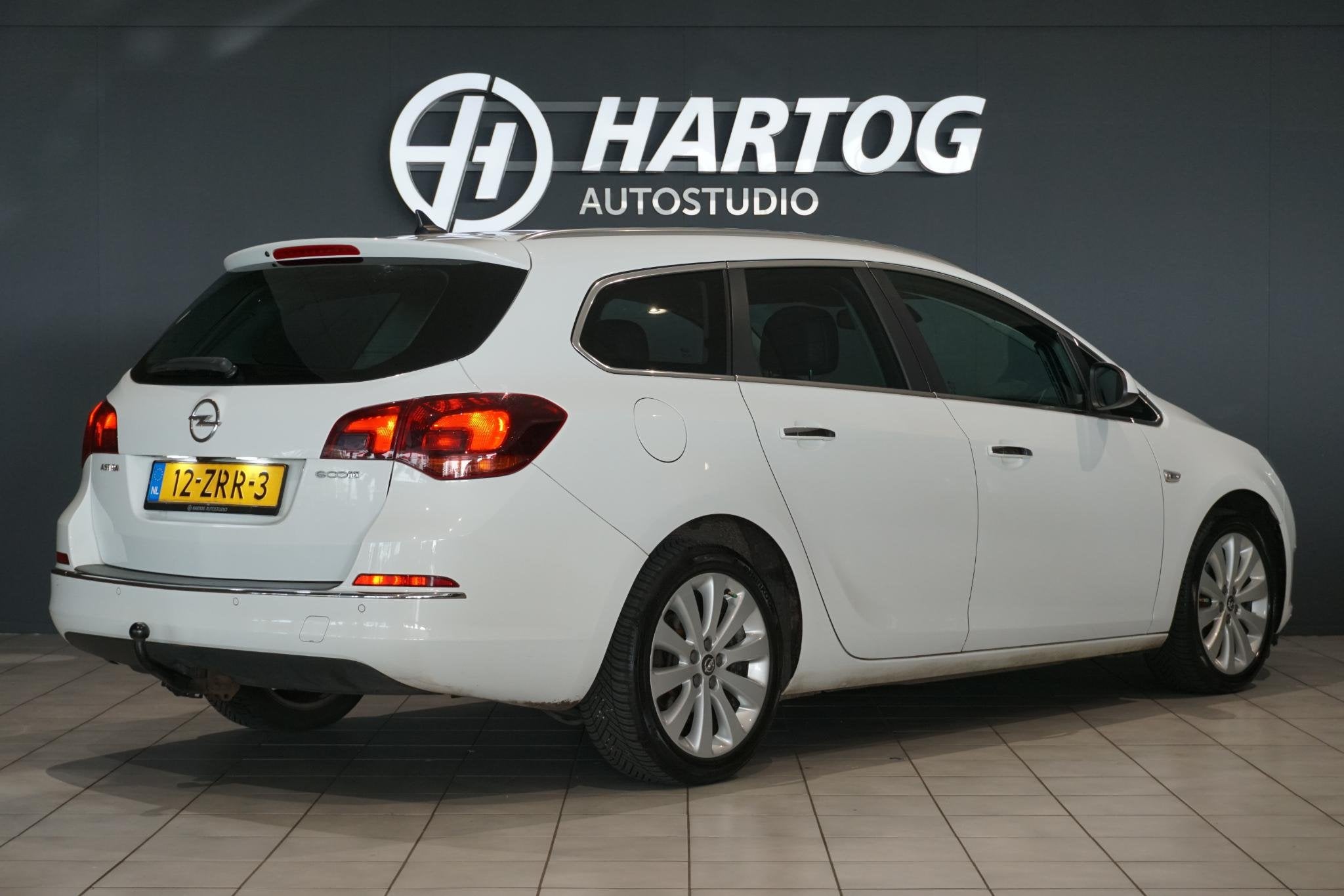 Opel Astra Sports Tourer 1.3 CDTi S/S Cosmo *153.344 NAP* +, Auto's, Voorwielaandrijving, Euro 5, Gebruikt, Zwart