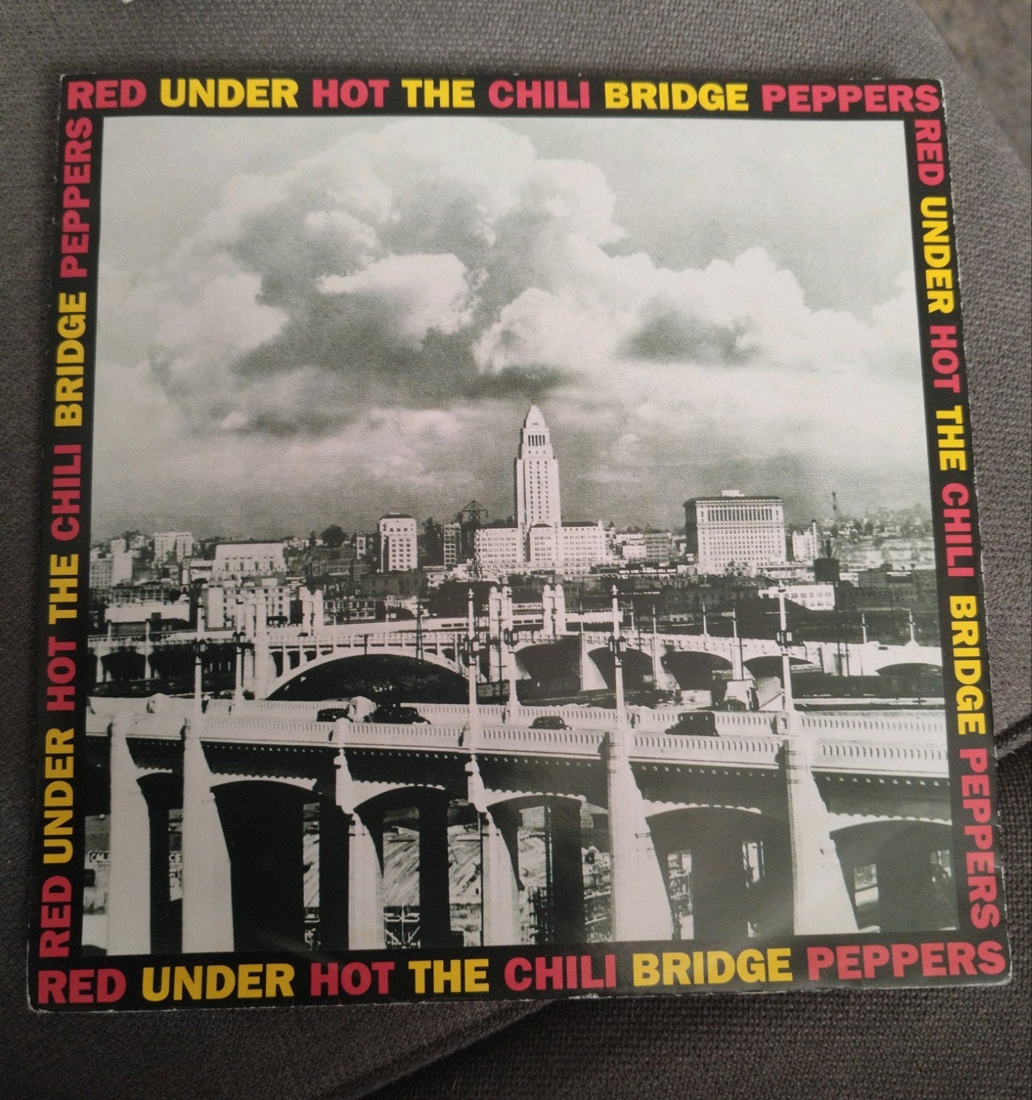 Red Hot Chili Peppers - Under The Bridge, Ophalen of Verzenden, Zo goed als nieuw, 7 inch, Rock en Metal