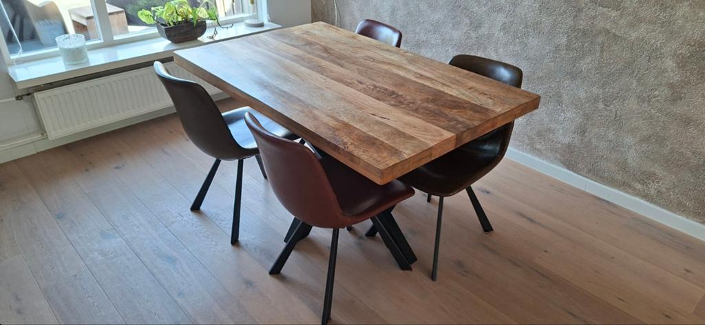 Eettafel 140 cm met spinpoot, Gebruikt, Vier personen, Rechthoekig, Ophalen