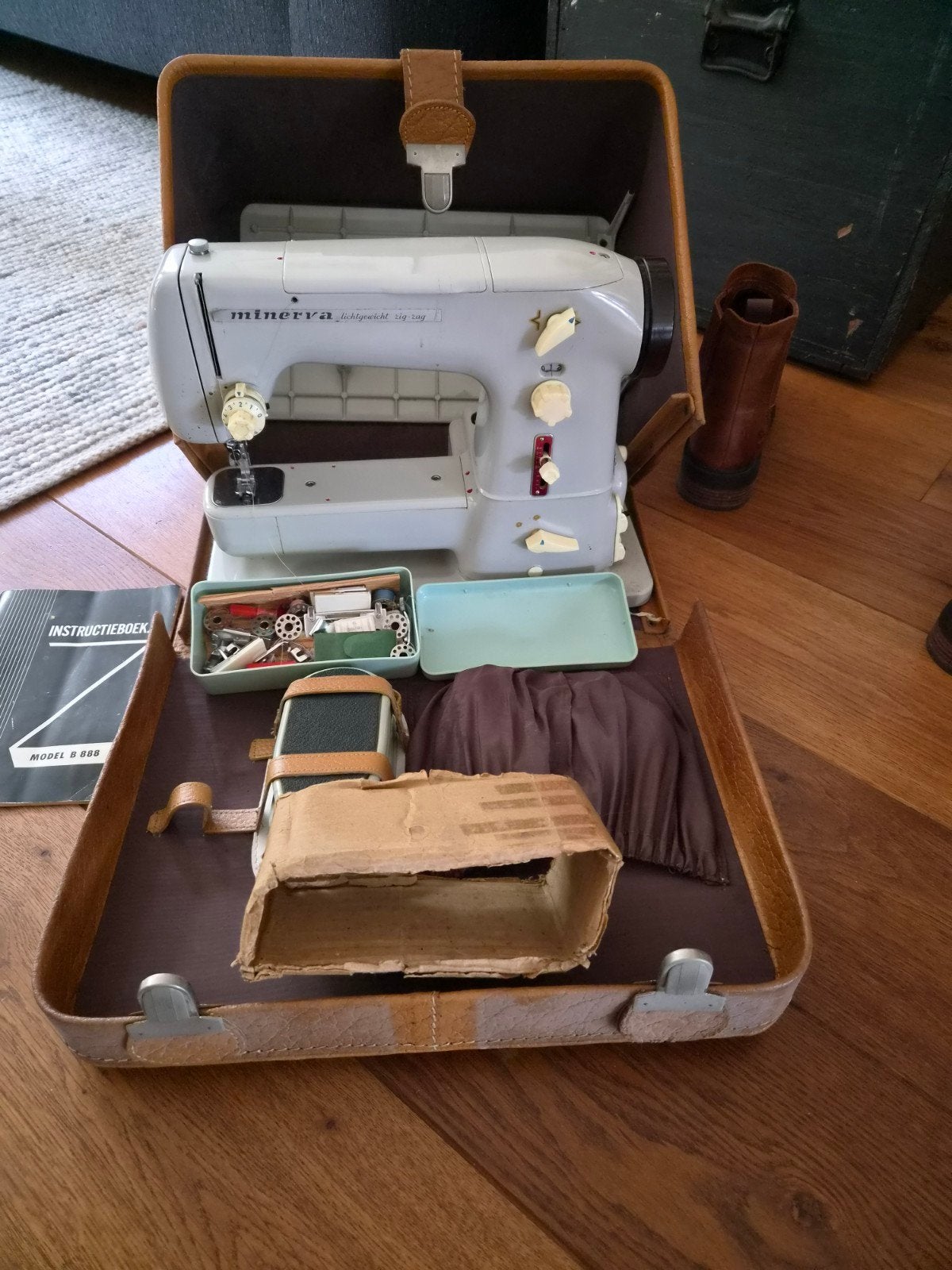 naaimachine model B888, Ophalen, Gebruikt, Naaimachine, Overige merken