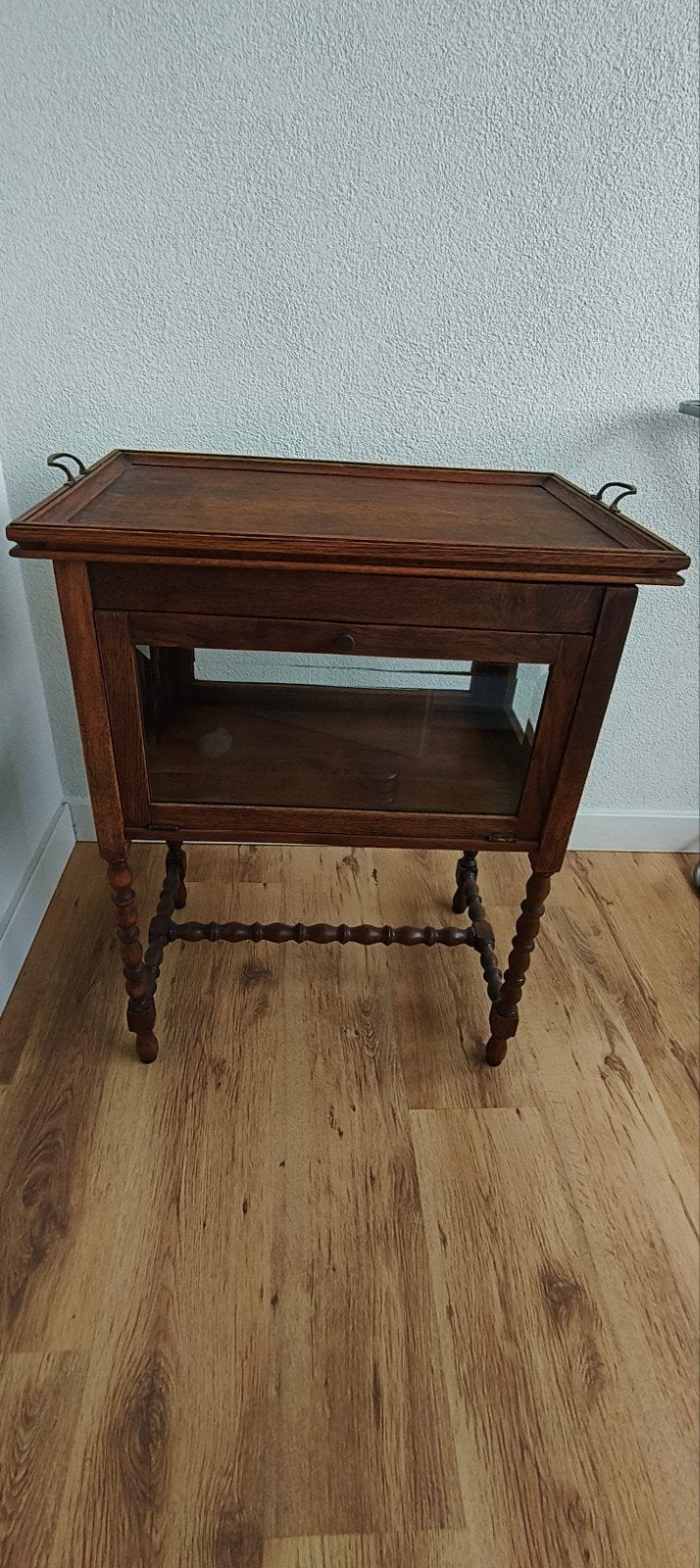 Antieke houten theetafel met glazen vitrine, Ophalen