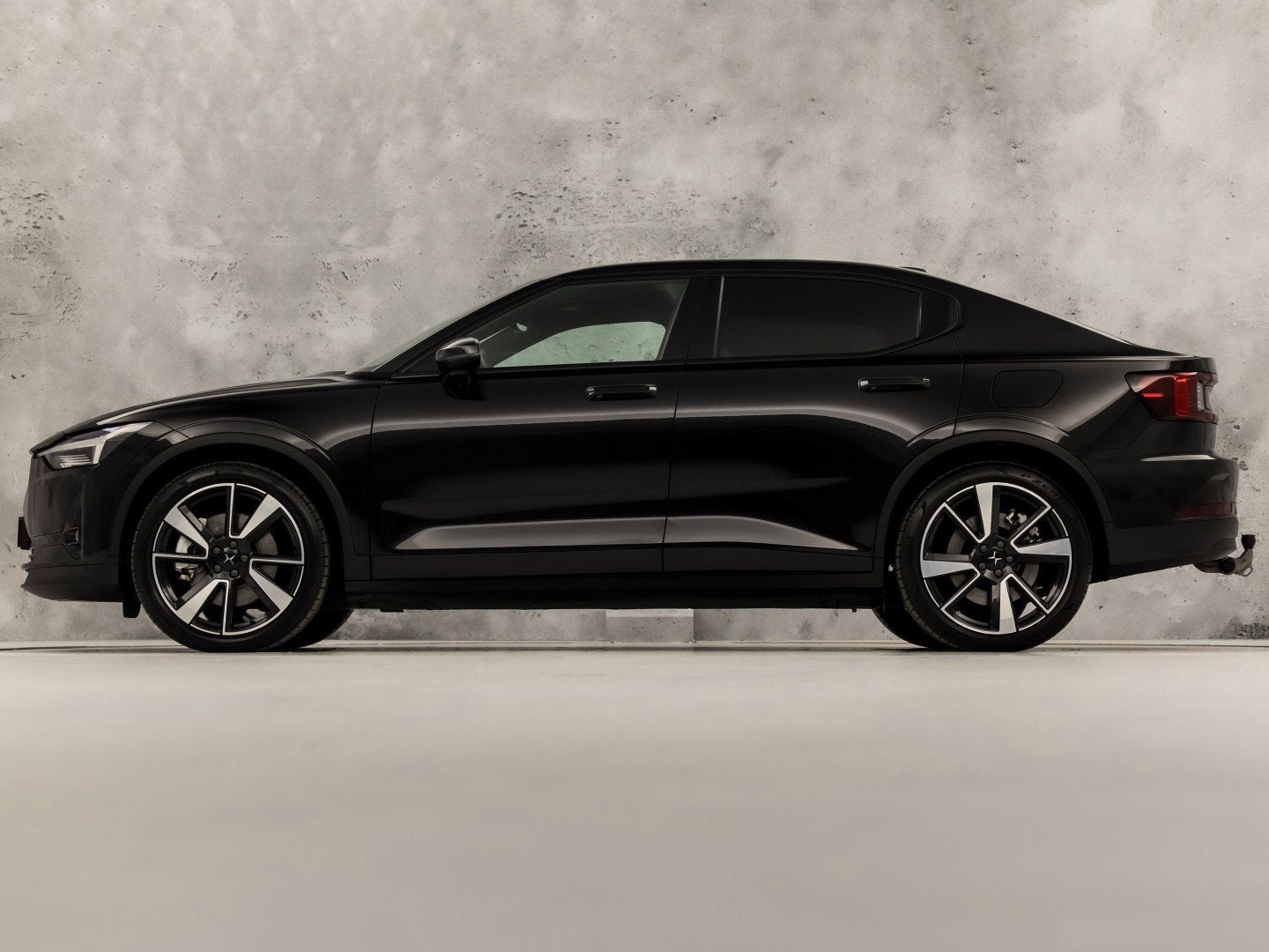 Polestar 2 Long Range Dual Motor Launch Edition 78kWh 408Pk, Gebruikt, Beige, Adaptive Cruise Control, Zwart