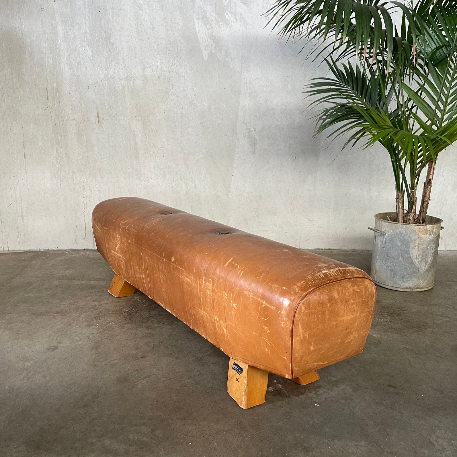 Oud turnpaard, vintage turntoestel, bank, bankje, turnbok, Ophalen, 125 cm of meer, Leer, Zo goed als nieuw