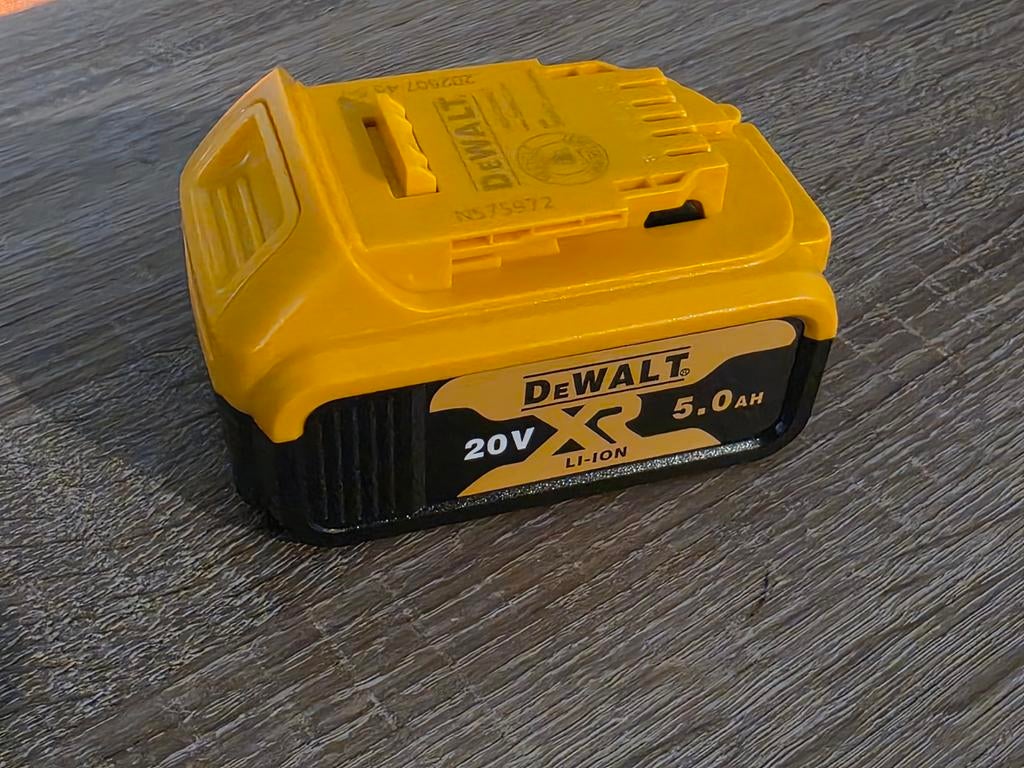 DeWalt XR 20V 5.0Ah Li-Ion Accu DCB205, Ophalen, Zo goed als nieuw