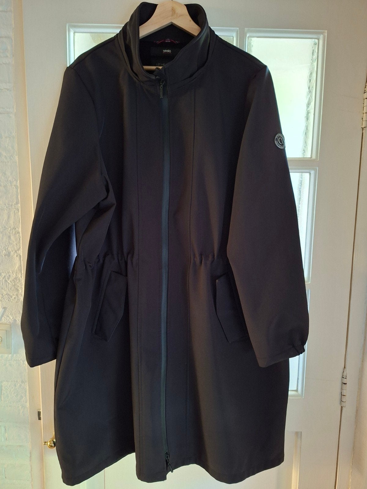 Yesta Damesjas Softshell Maat 48 met Afneembare Capuchon, Zwart, Yesta, Ophalen of Verzenden, Jas of Mantel