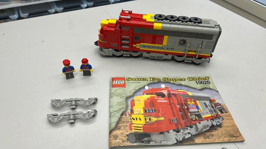 SB2822 Lego Santa Fe 10020 + boekje., Ophalen of Verzenden, Zo goed als nieuw