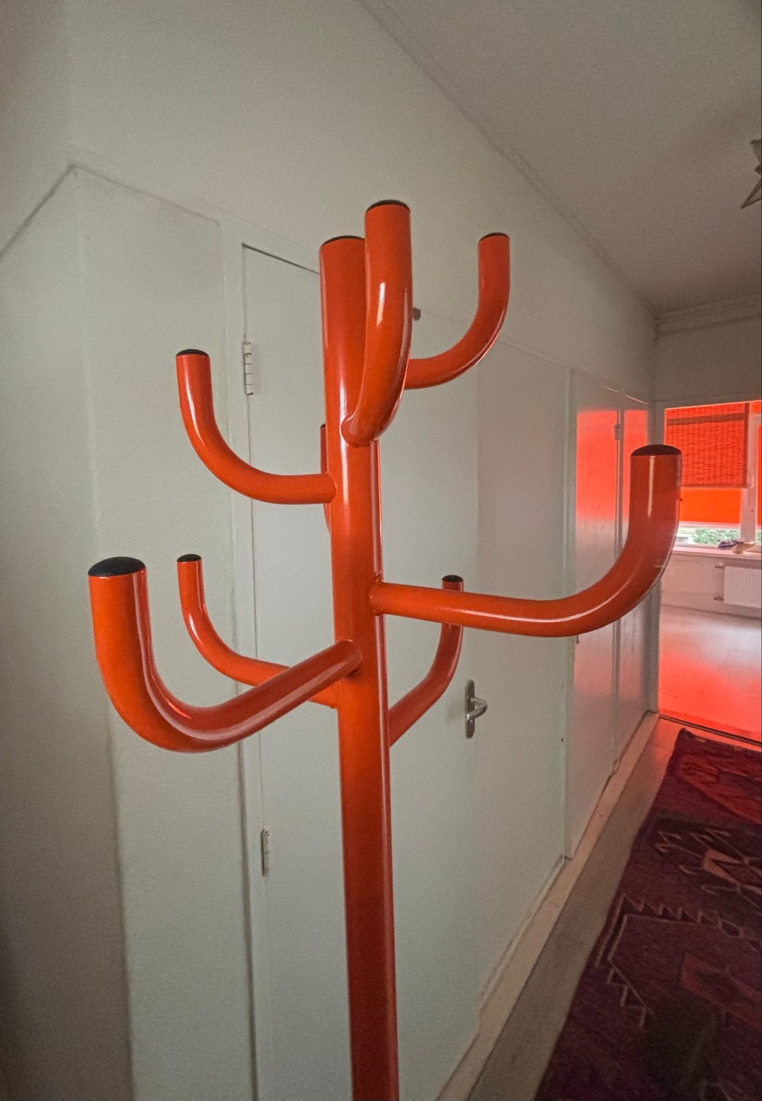 Staande kapstok oranje, Ophalen, Gebruikt, Metaal, Staande kapstok