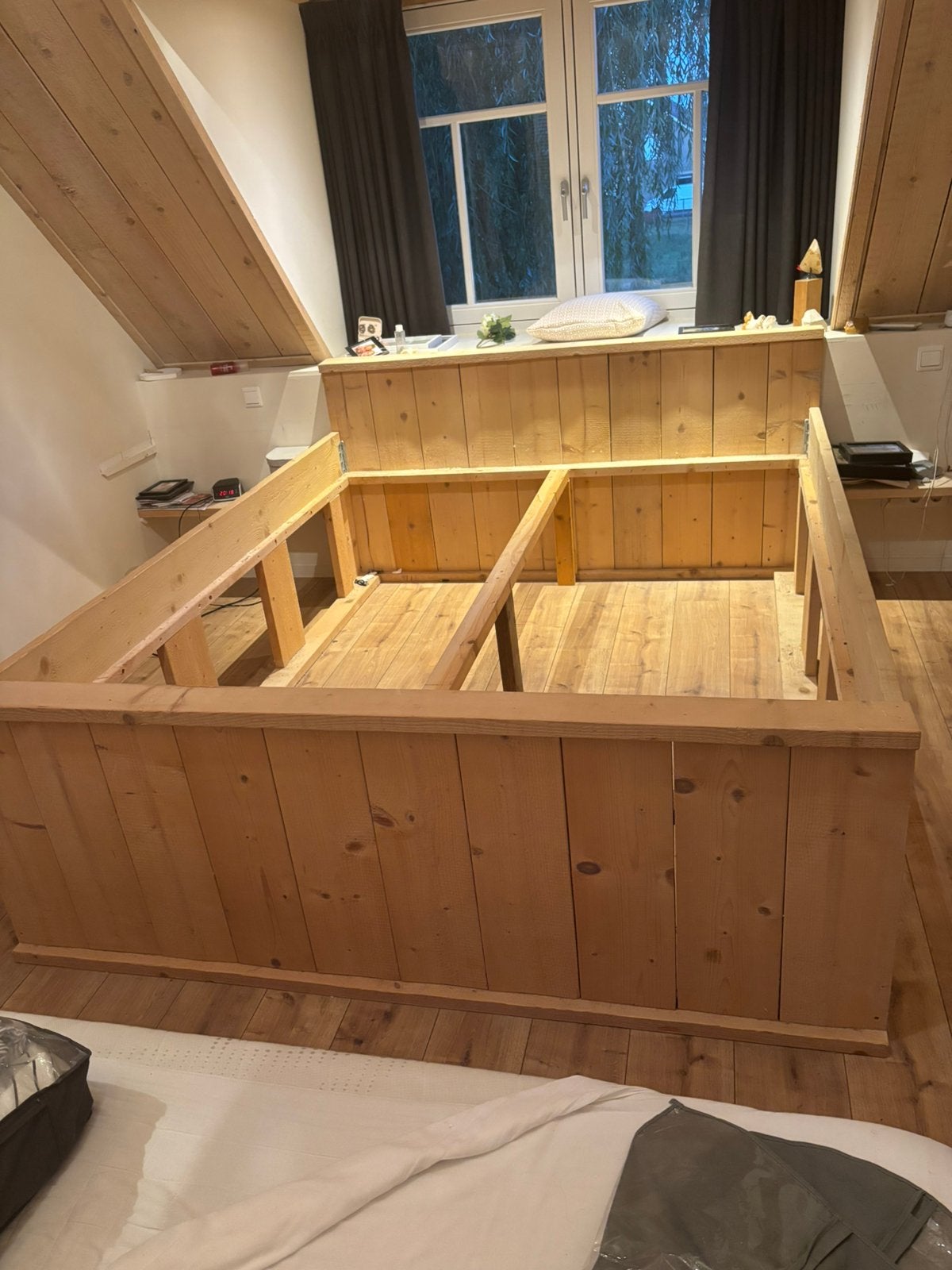Houten bed ombouw, Ophalen, Gebruikt, 210 cm, Tweepersoons