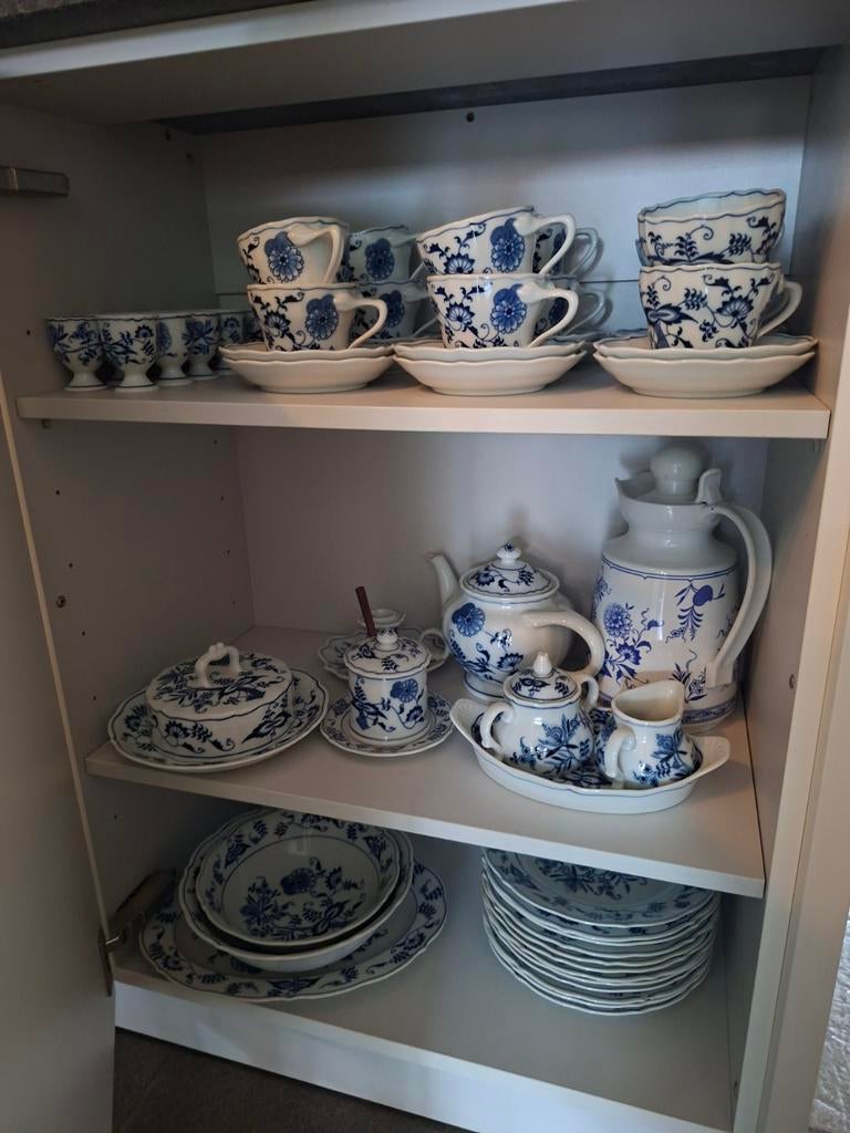 Uitgebreid Blue Danube Servies - 12-delig Ontbijt/Koffie, Ophalen, Zo goed als nieuw, Porselein, Overige stijlen