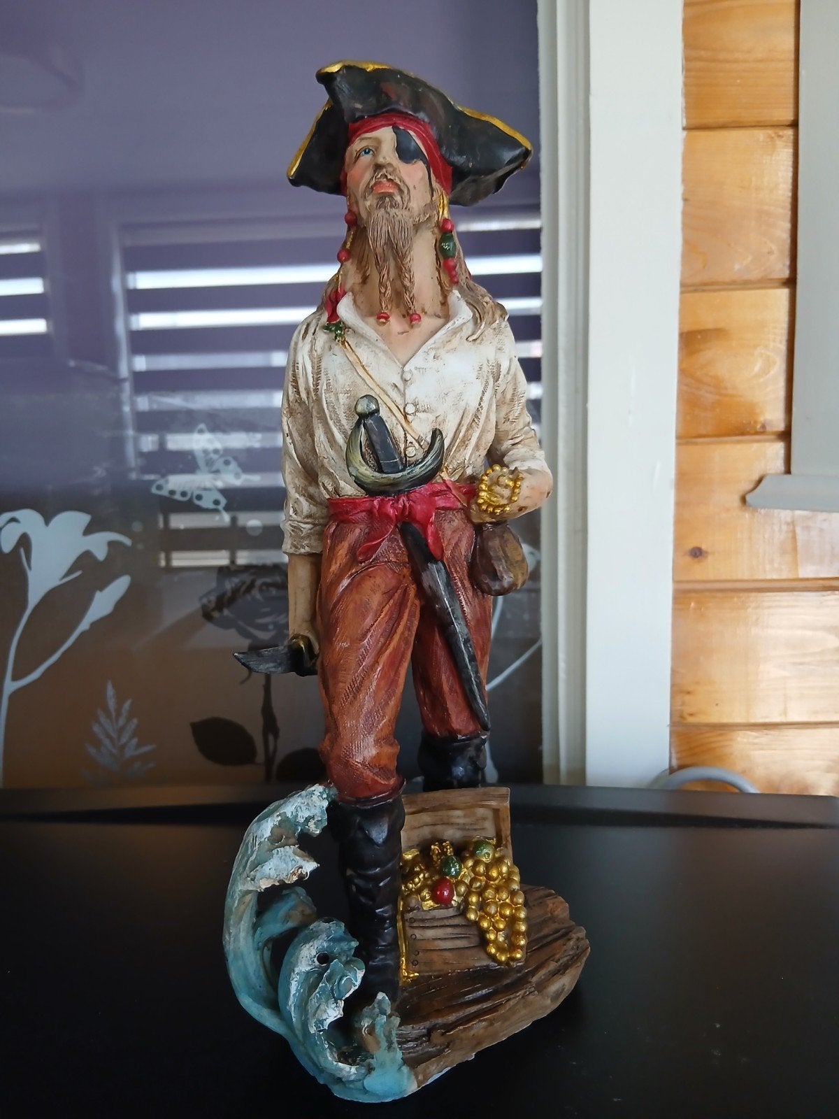 Piratenbeeld met schatkist - Decoratief object, Gebruikt, Meerkleurig, Overige materialen, Overige stijlen