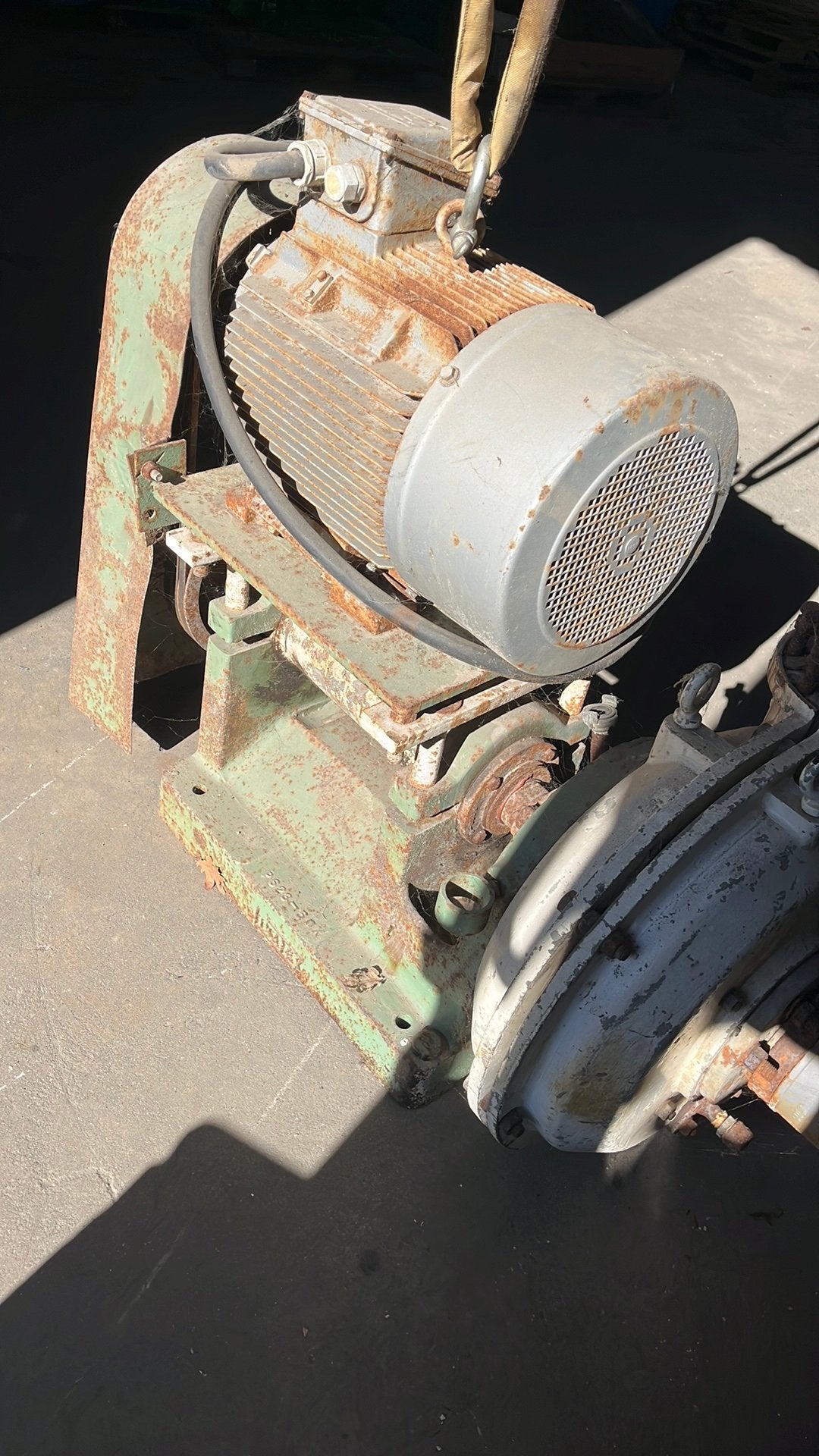 Linatex pomp Zandcycloon, Ophalen