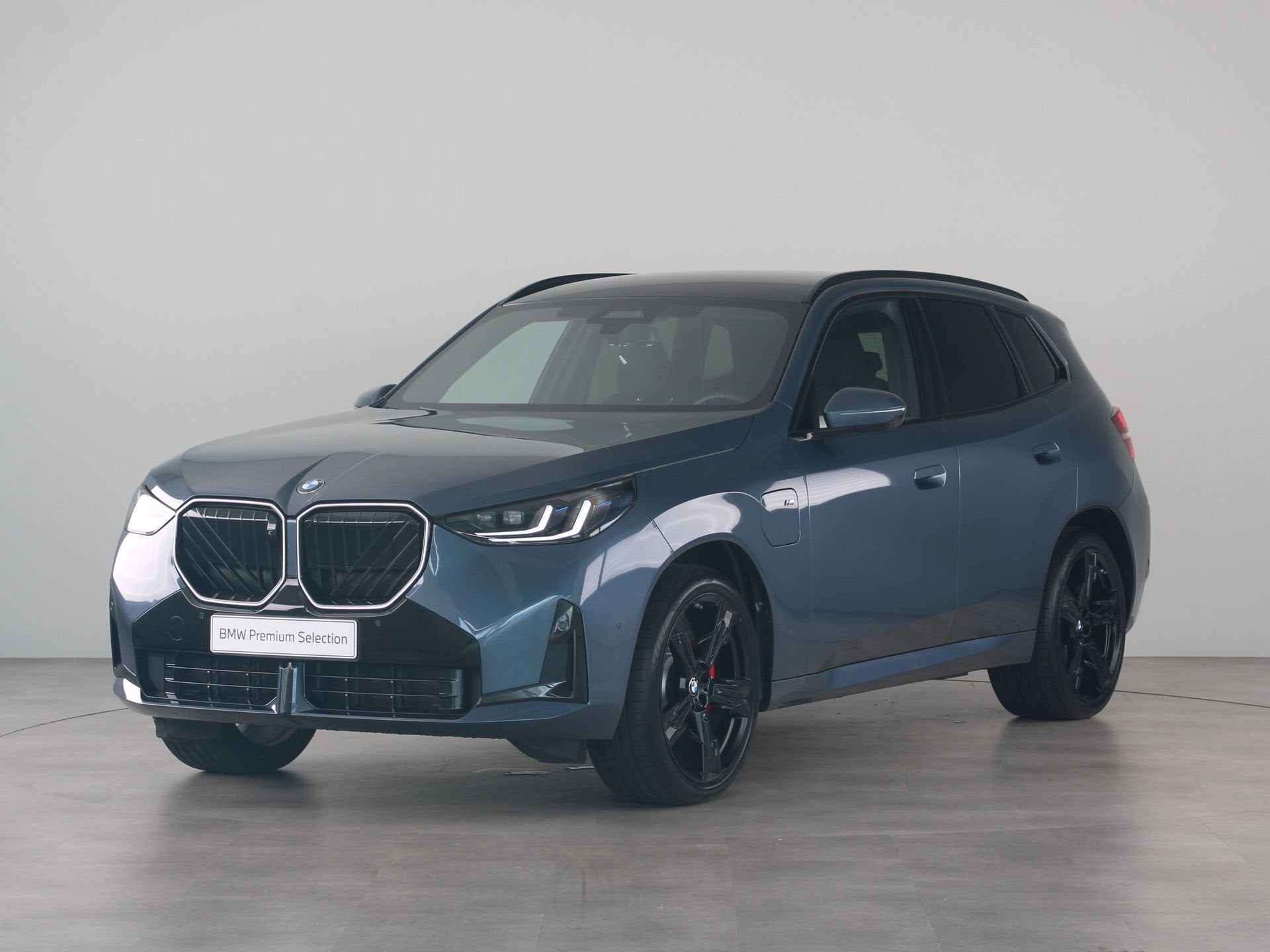 BMW X3 30e xDrive (bj 2026, automaat), Auto's, Gebruikt, Zwart, 4 cilinders, Met garantie (alle)
