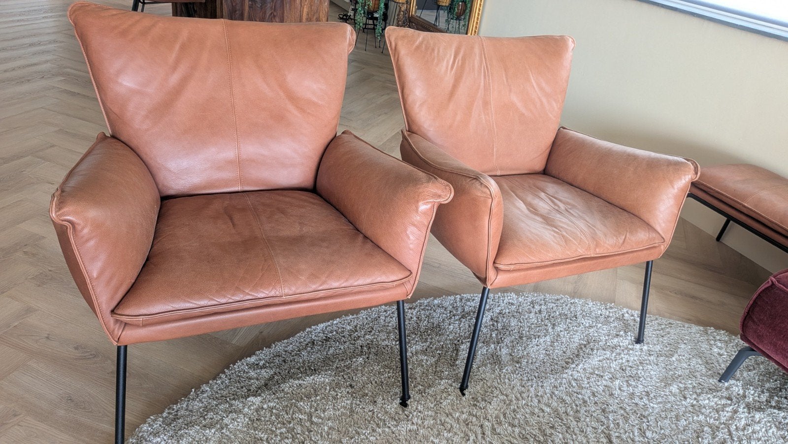 2 leren fauteuils met bijpassende poef - licht verkleurd, Huis en Inrichting, Fauteuils, Ophalen, Gebruikt, 50 tot 75 cm, Leer
