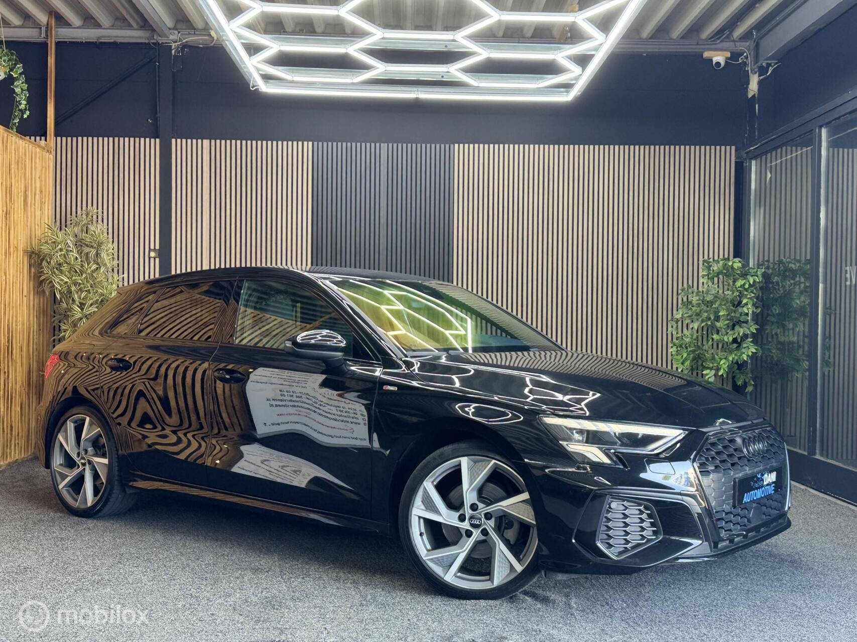 Audi A3 Sportback 35 TFSI S edition|Led|Acc|Sfeer|Trekhaak, Voorwielaandrijving, Zwart, 4 cilinders, 150 pk