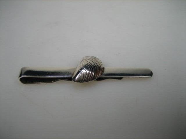 Antieke zilveren dasspeld met Zeeuwse Mossel, Verzenden, Zilver