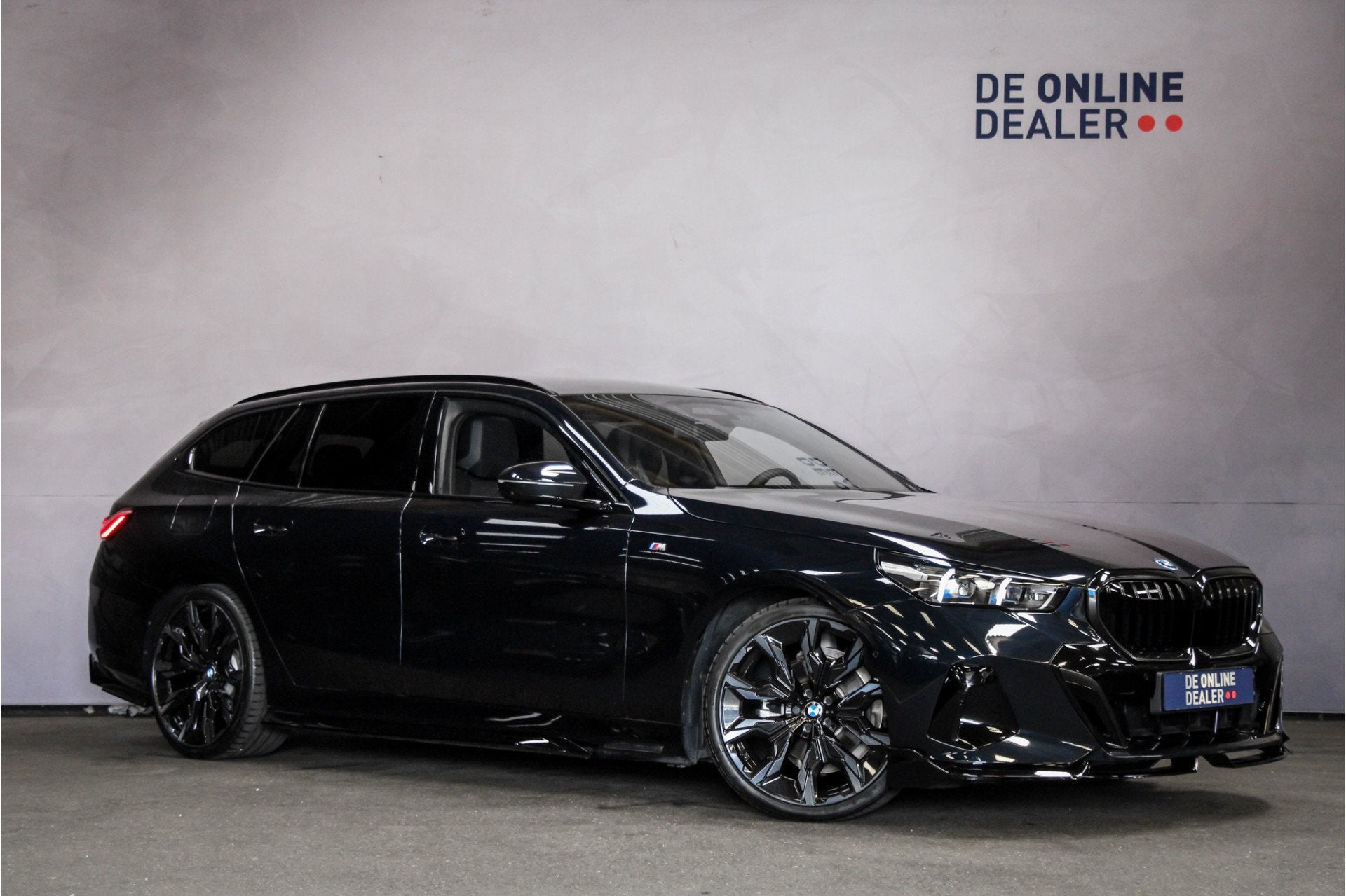 BMW 5 Serie Touring 530e M Sport Shadow |Pano|Leder|Sfeer|36, Automaat, 1998 cc, Achterwielaandrijving, Euro 6
