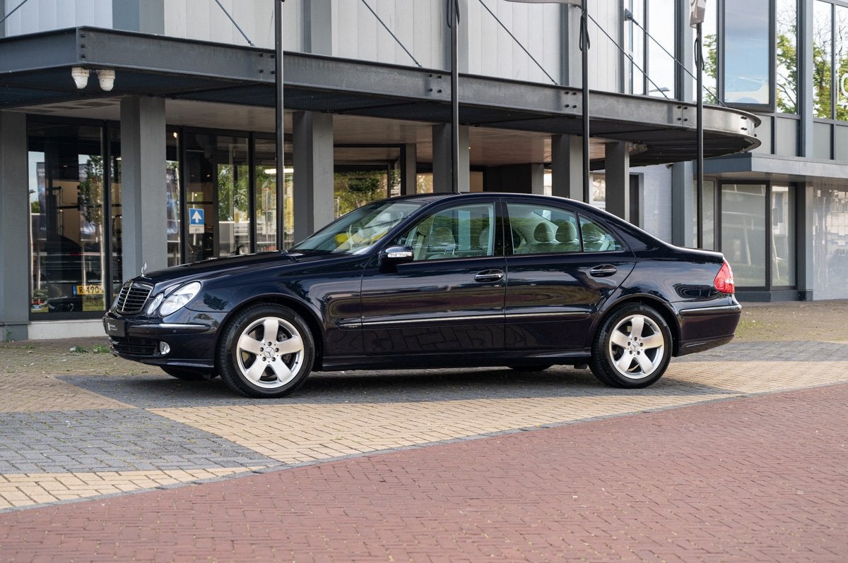 Mercedes-Benz E-Klasse E500 W211 (bj 2003, automaat), Auto's, Mercedes-Benz, Gebruikt, 8 cilinders, Blauw, Leder