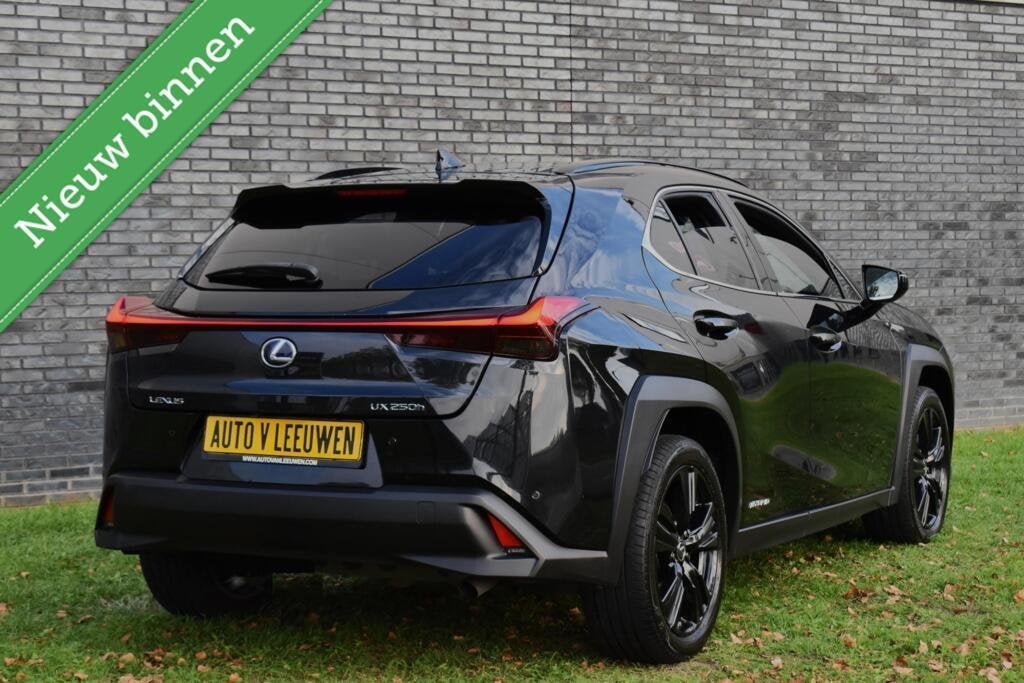 Lexus UX 250h Midnight Edition ACC/BLIND SPOT/ELEK. A KLEP/E, Auto's, Gebruikt, 4 cilinders, Met garantie (alle), Zwart