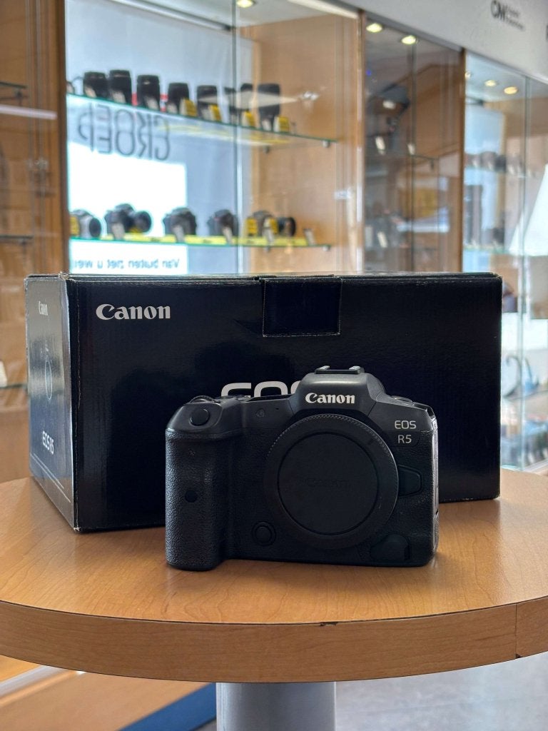 Canon R5 Body (Occasion Weert), Audio, Tv en Foto, Fotocamera's Digitaal, Foto-Groep, Draagriem, Luttekepoortstraat 26 3841 AX Harderwijk
