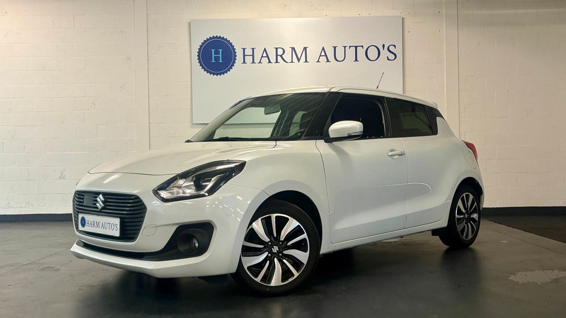 Suzuki Swift 1.0 Stijl Smart Hybrid 111pk Navi / CAM / Cruis, Voorwielaandrijving, Stof, Gebruikt, Zwart