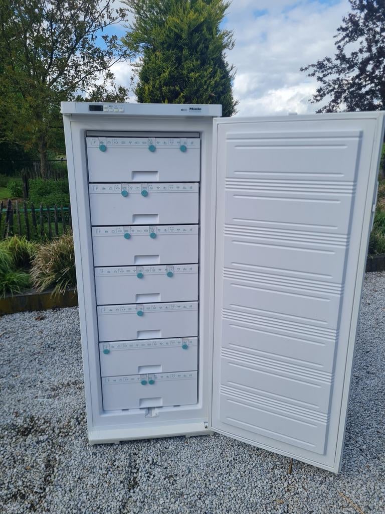 Miele A+ vriezer met 7 lades - Zeer nette staat, Witgoed en Apparatuur, Vriezers en Diepvrieskisten, Minder dan 60 cm, 160 cm of meer