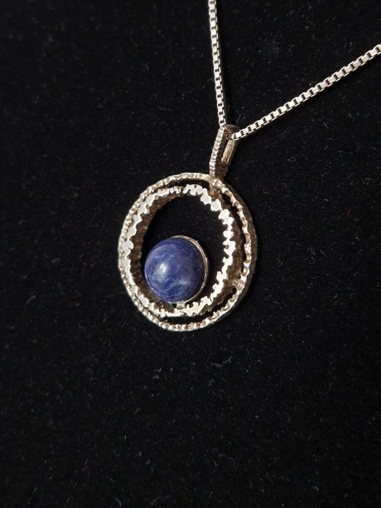 Zilveren brutalistische hanger met lapis lazuli, Blauw, Ophalen of Verzenden, Zo goed als nieuw, Met edelsteen