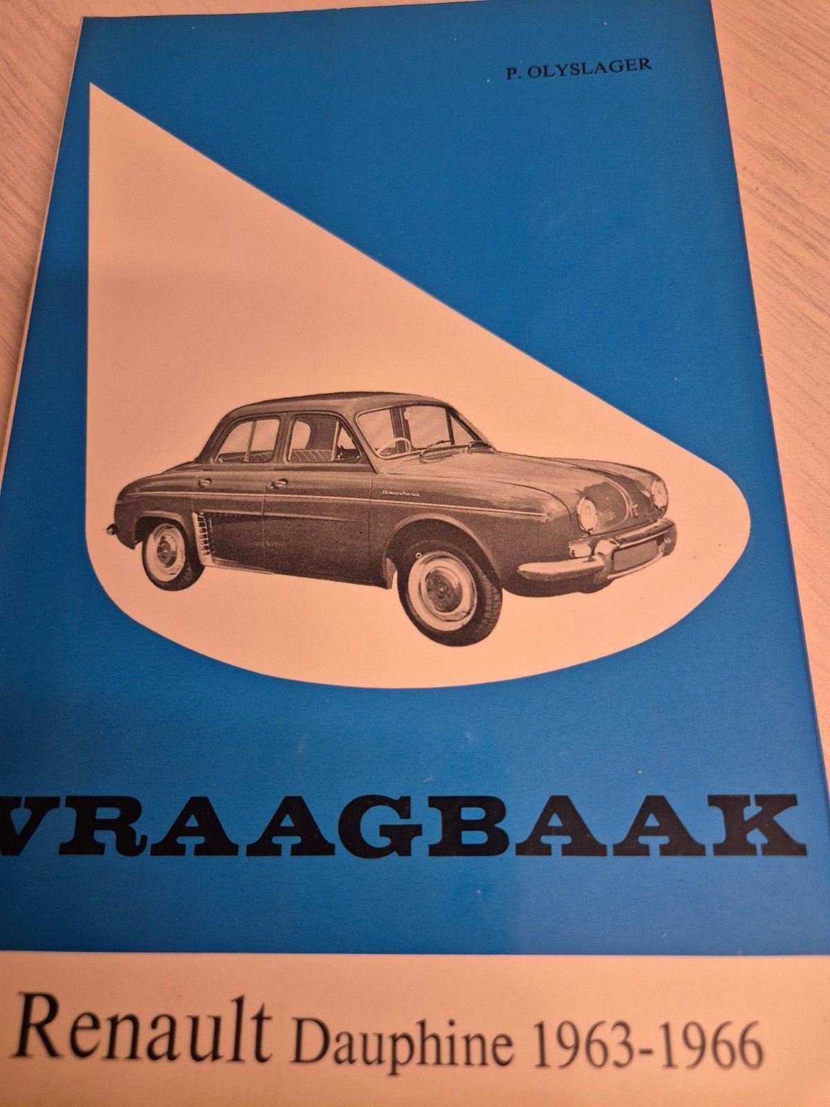 vraagbaak Renault Dauphine in mooie staat motor achterin, Auto diversen, Ophalen of Verzenden