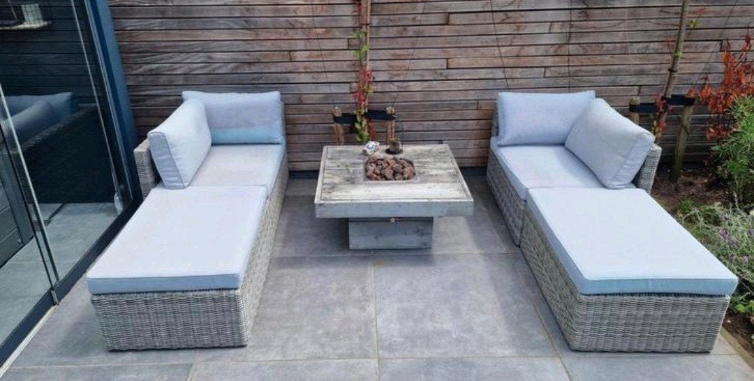 Loungeset met vuur tafel, Tuin en Terras, Ophalen, 4 zitplaatsen, Gebruikt, Rotan