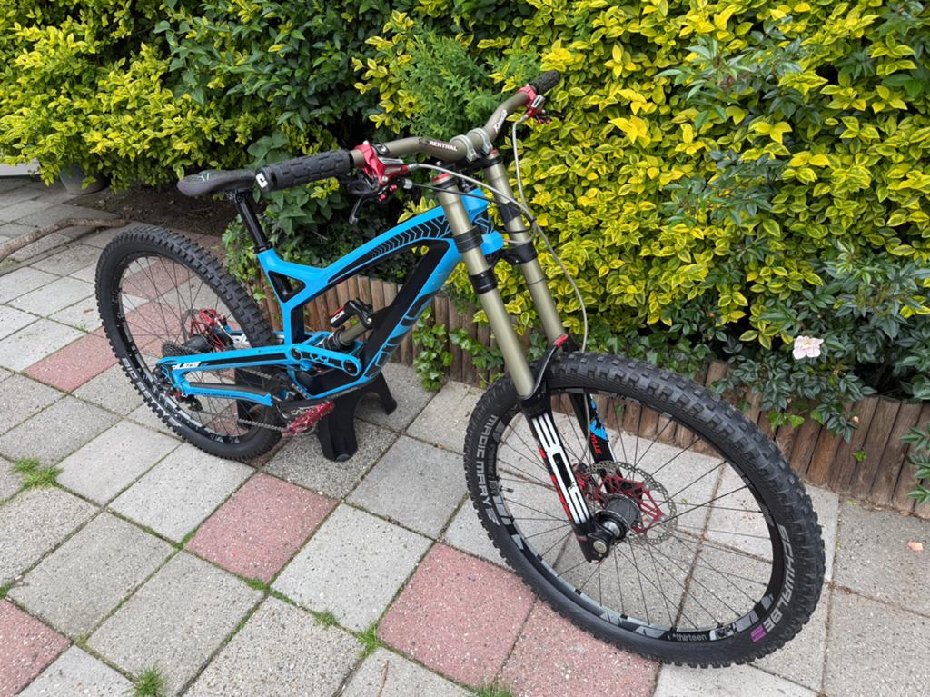 YT Tues CF Carbon Downhill mountainbike High-end opgebouwd, Fully, Ophalen, Zo goed als nieuw, Overige merken