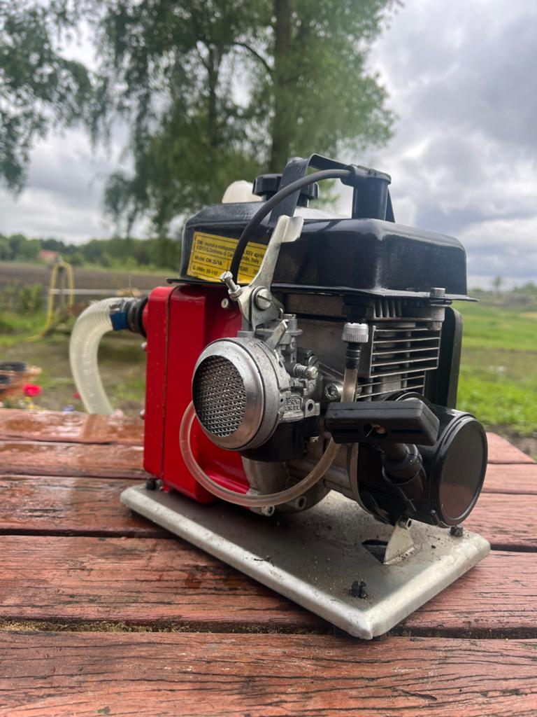 Waterpomp CM-motori tweetakt, Tuin en Terras, Waterpompen, Ophalen of Verzenden, Zo goed als nieuw, Handmatig, Beregeningspomp