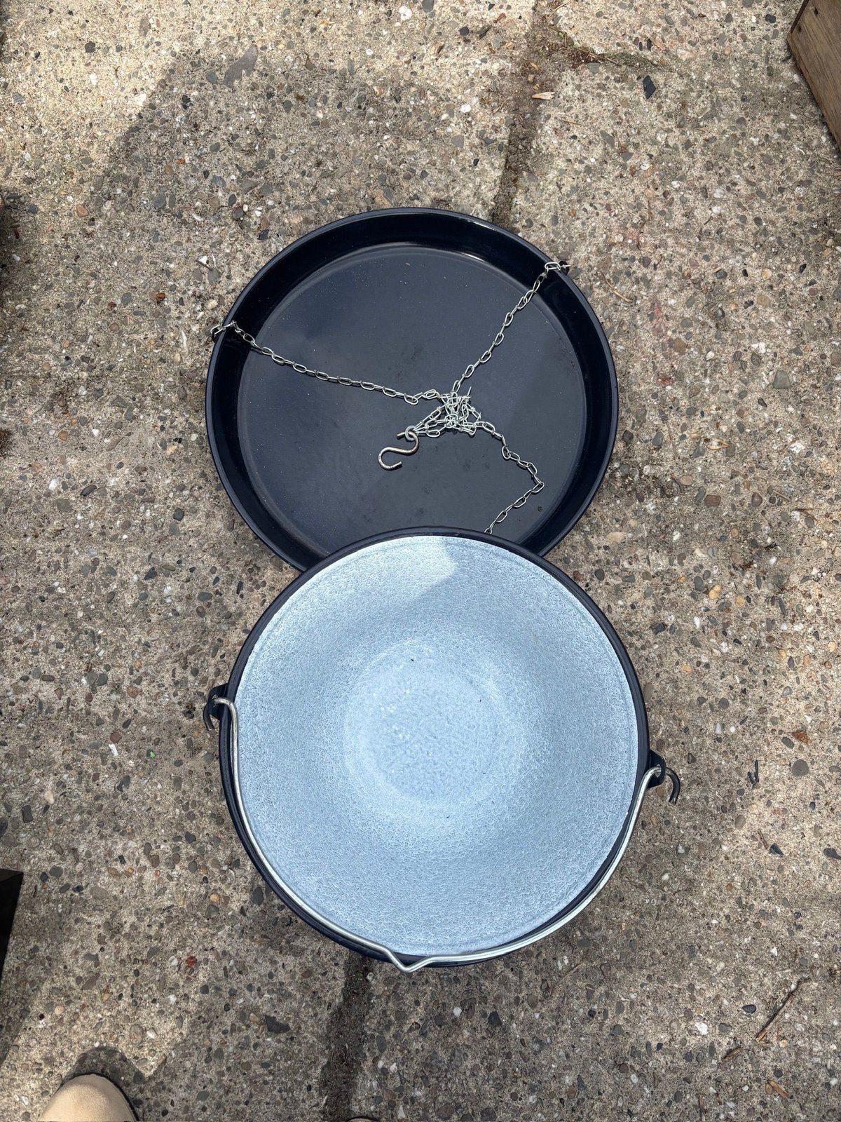 Bulgaarse kookpot set met driepoot en blaadslee, Ophalen, Gebruikt, Overige materialen, Pannenset