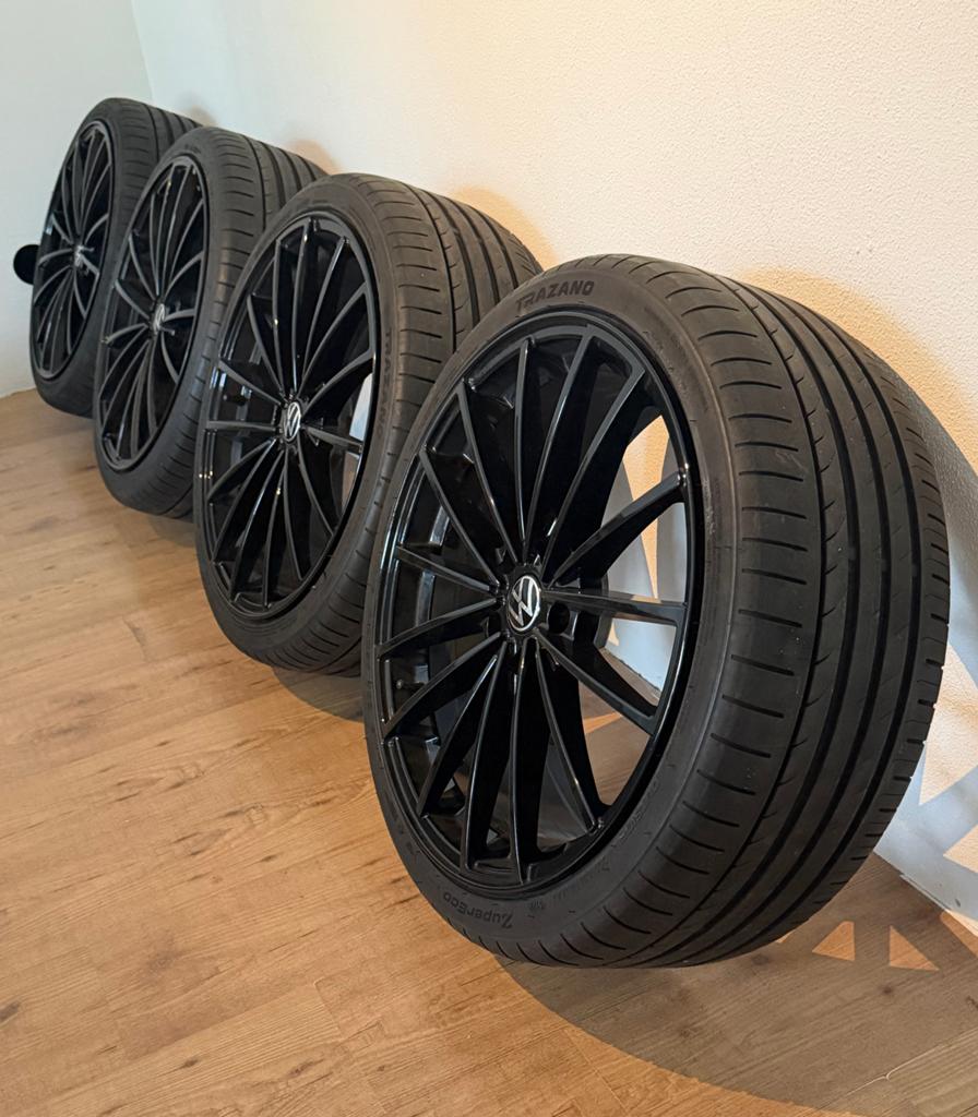 Zwarte 19 inch zomerset (VOLKSWAGEN GTI R CLUBSPORT), Auto-onderdelen, Ophalen of Verzenden, Gebruikt