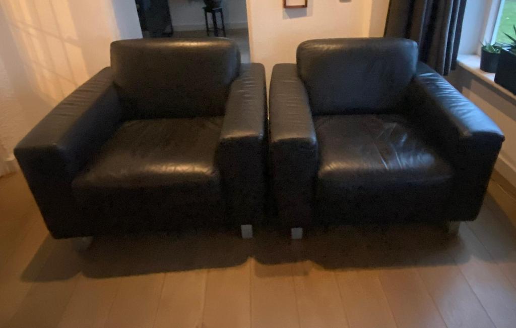 Gratis 2 zwarte Fauteuils, Ophalen, Zo goed als nieuw