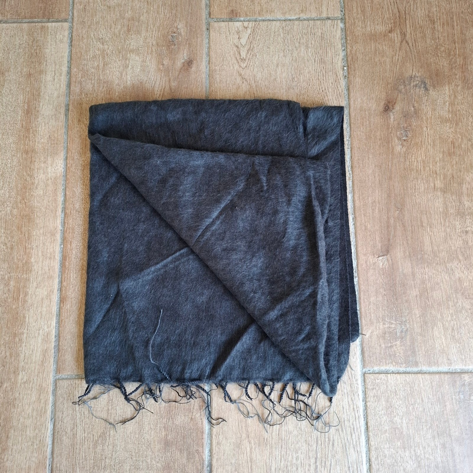 Omslagdoek zwart, Kleding | Dames, Ophalen of Verzenden, Zo goed als nieuw, Maat 46/48 (XL) of groter, Sjaal