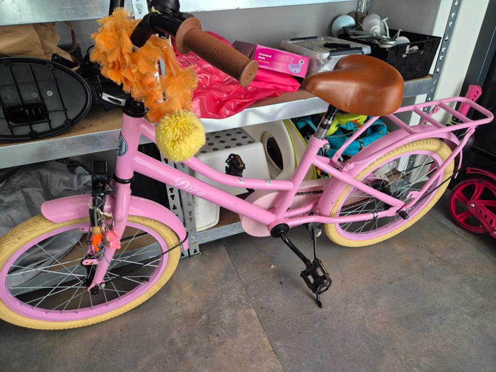 Roze kinderfiets Diva 18 inch, Fietsen en Brommers, Fietsen | Meisjes, Ophalen, Gebruikt, Velgrem, Handrem