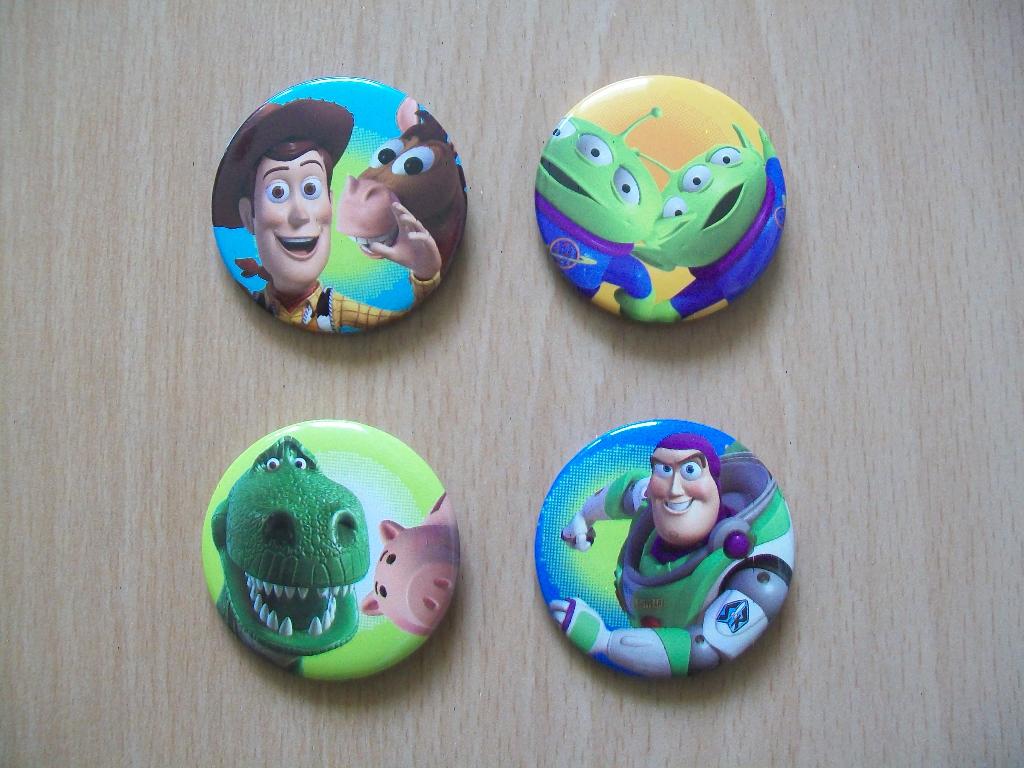 NIEUW! - Toy Story 3 button / buttons - 4 stuks - NIEUW!, Verzamelen, Disney, Ophalen of Verzenden, Overige figuren, Nieuw, Overige typen