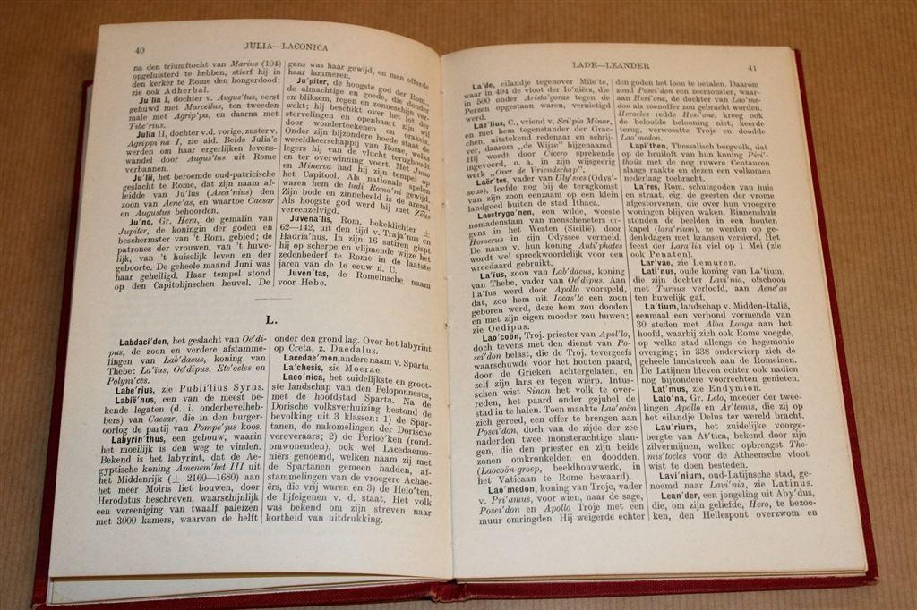 Klassiek Handwoordenboek [1926] — Grieks-Romeinse Mythologie, Ophalen of Verzenden, Gelezen, Van Dale, Latijn