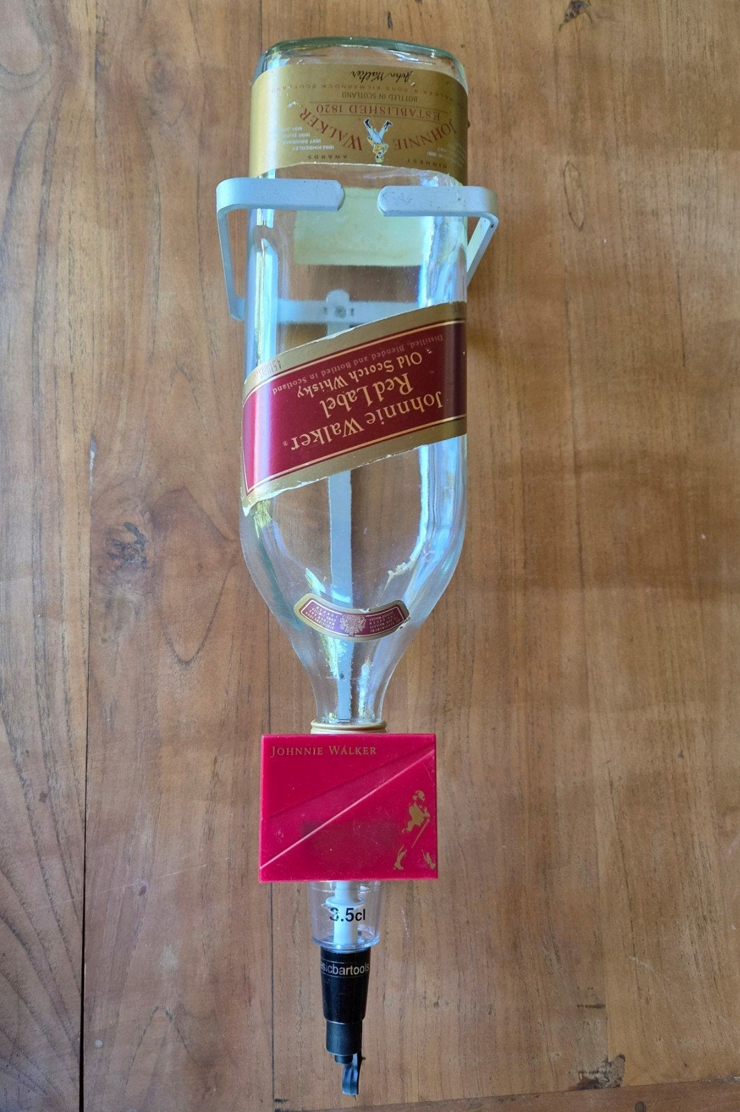 Mooie Johnnie Walker 3 L fles met dispenser en muurbeugel, Verzamelen, Ophalen of Verzenden, Gebruikt, Gebruiksvoorwerp