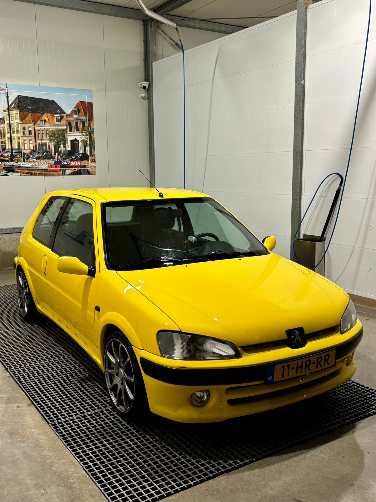 Peugeot 106 1.4 Sport 2001 Geel met APK, Auto's, Voorwielaandrijving, Stof, Zwart, 4 cilinders