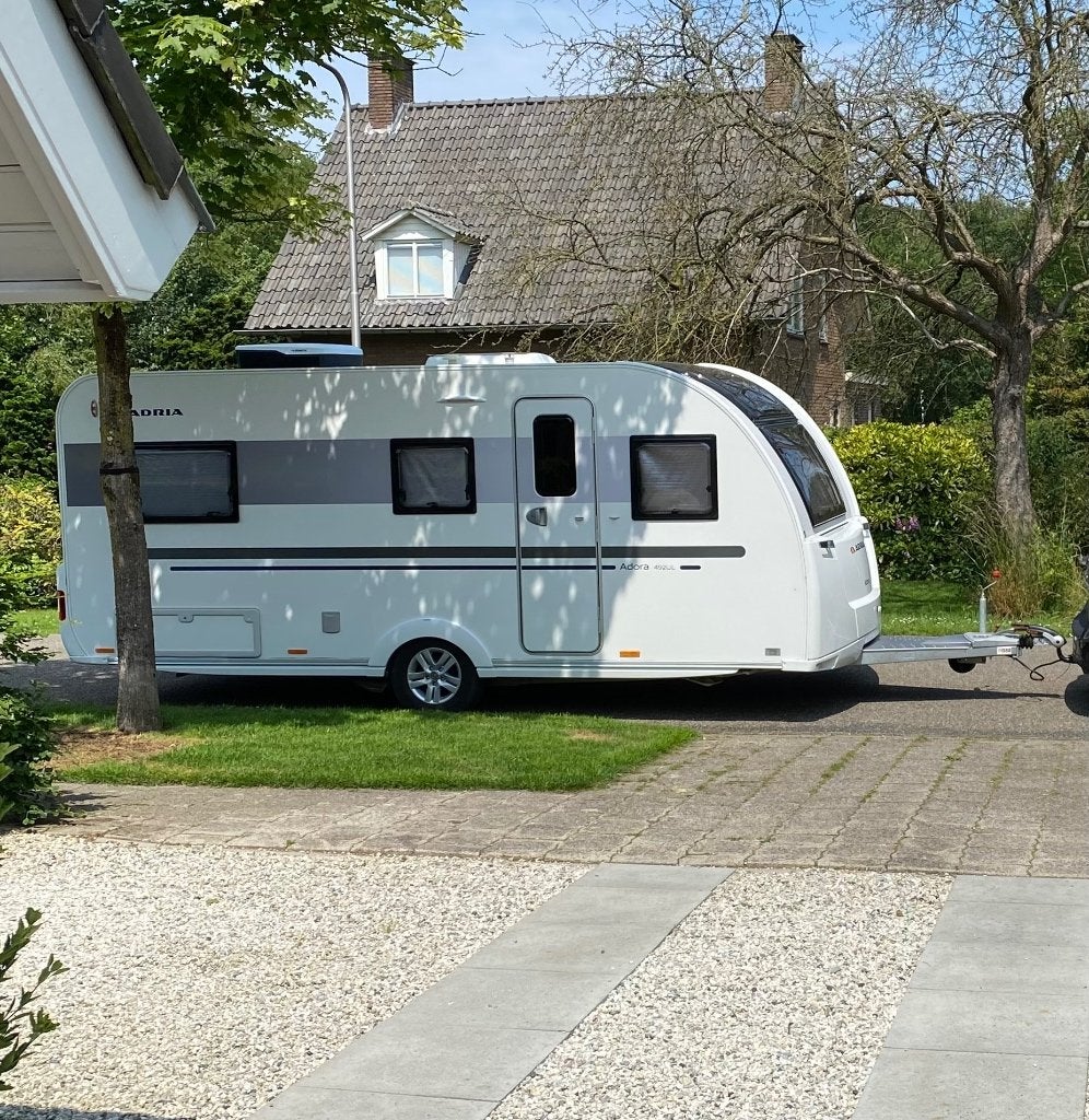 Adria Adora 492UL met Mover, Luifel & Airco!! zeer mooi!!, 2 aparte bedden, Rondzit, Particulier, Adria