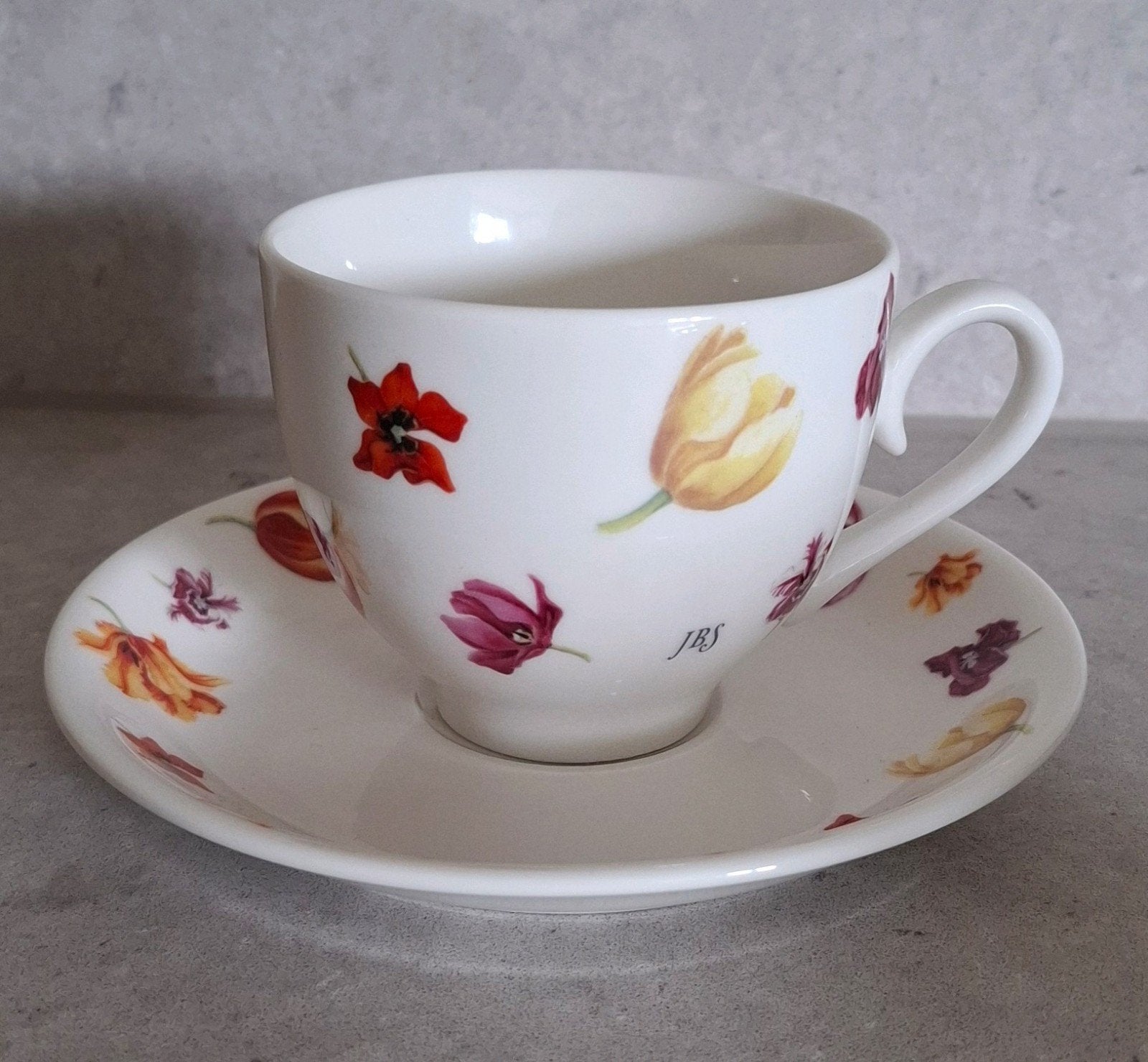 Kop en schotel Tulips van Janneke Brinkman Salentijn, Ophalen of Verzenden, Zo goed als nieuw, Overige stijlen, Kop(pen) en/of Schotel(s)