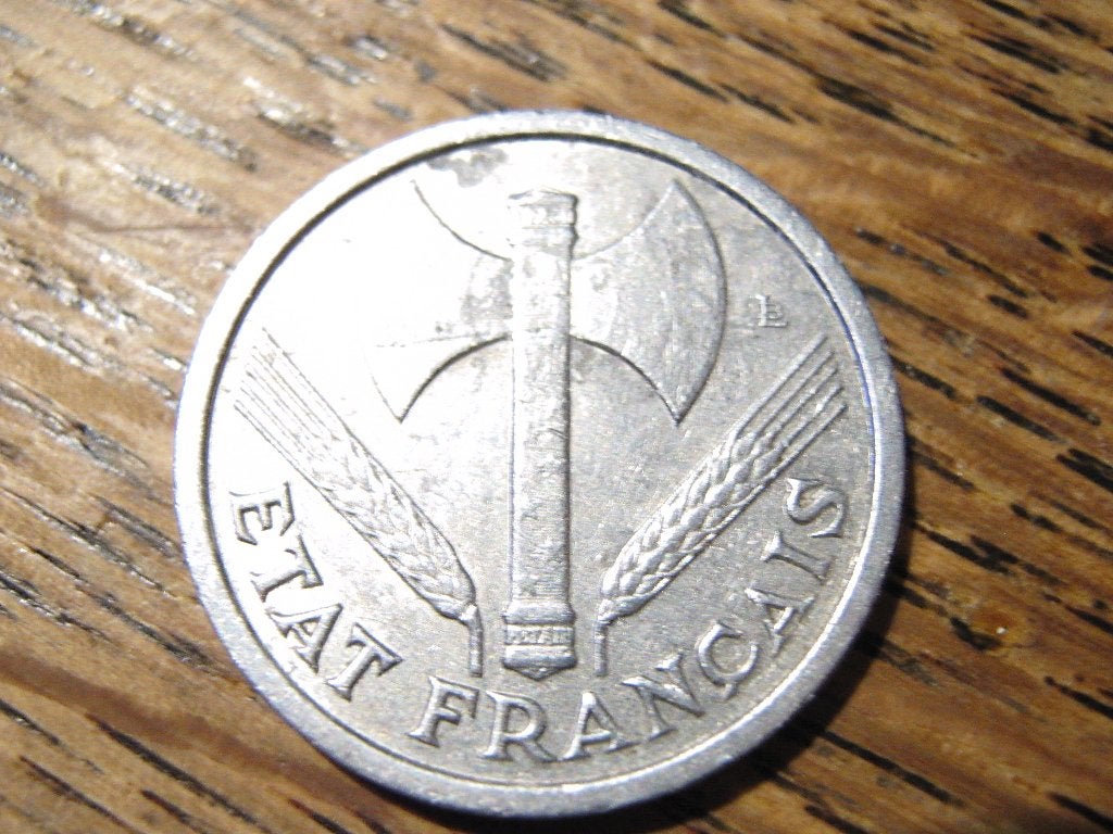 Oorlogsmunt WW2 Vichy-Frankrijk 1 Franc 1942 met Labrys #614, Ophalen of Verzenden, Frankrijk, Losse munt