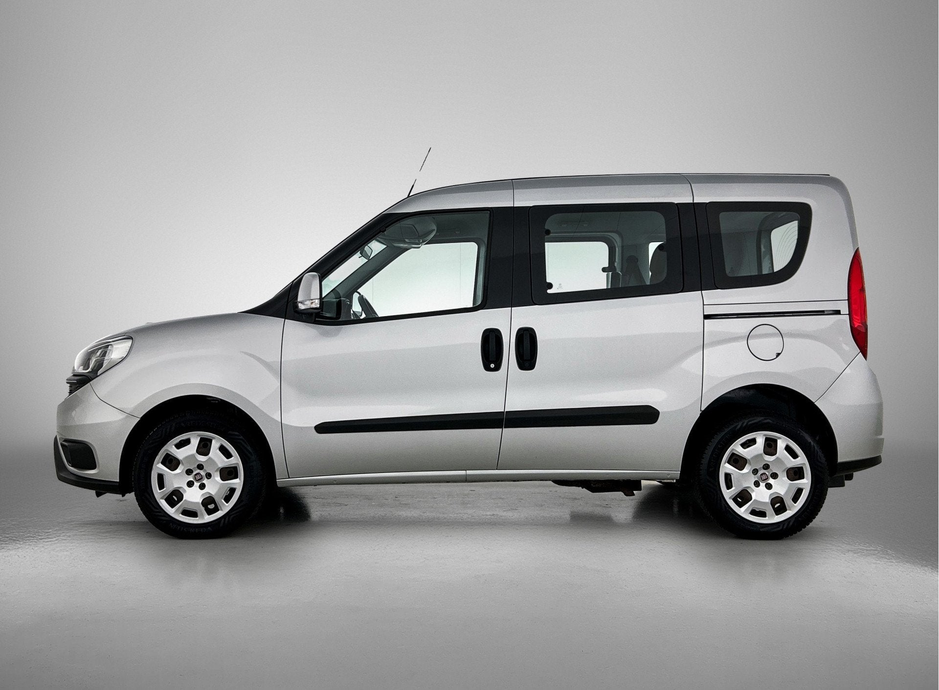 Fiat Doblò 1.4 Easy Direct leverbaar! Rolstoelauto, 12 maanden, Stof, Gebruikt, Handgeschakeld