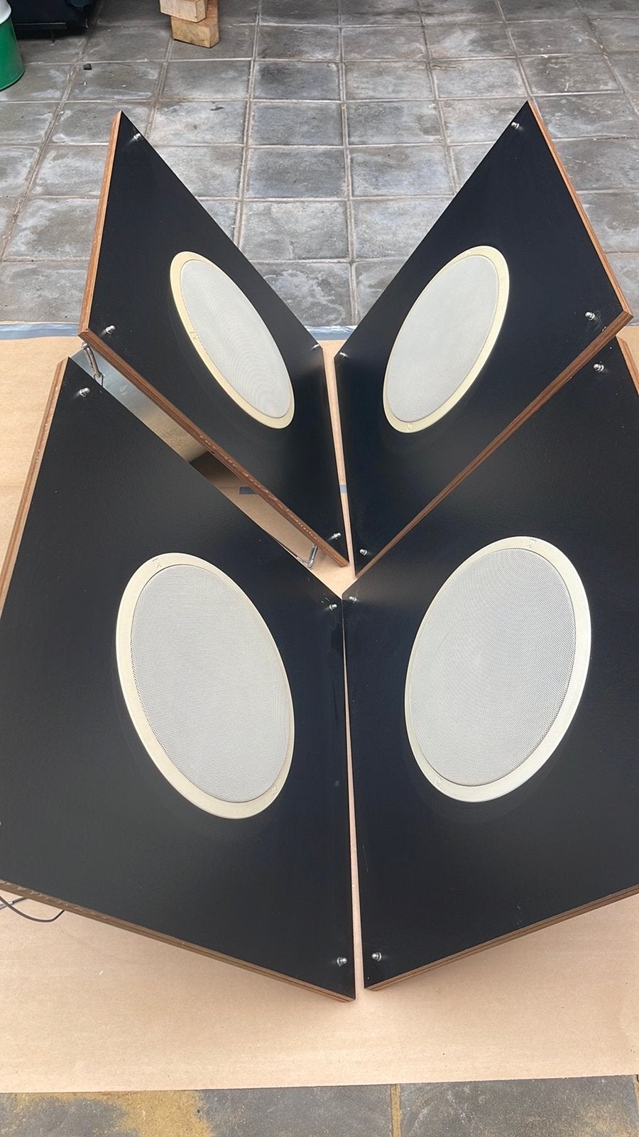 4x EVid plafond luidsprekers C8.2HC inclusief ophangsysteem, Inclusief muurbeugels, Overige typen, Zo goed als nieuw, 60 tot 120 watt