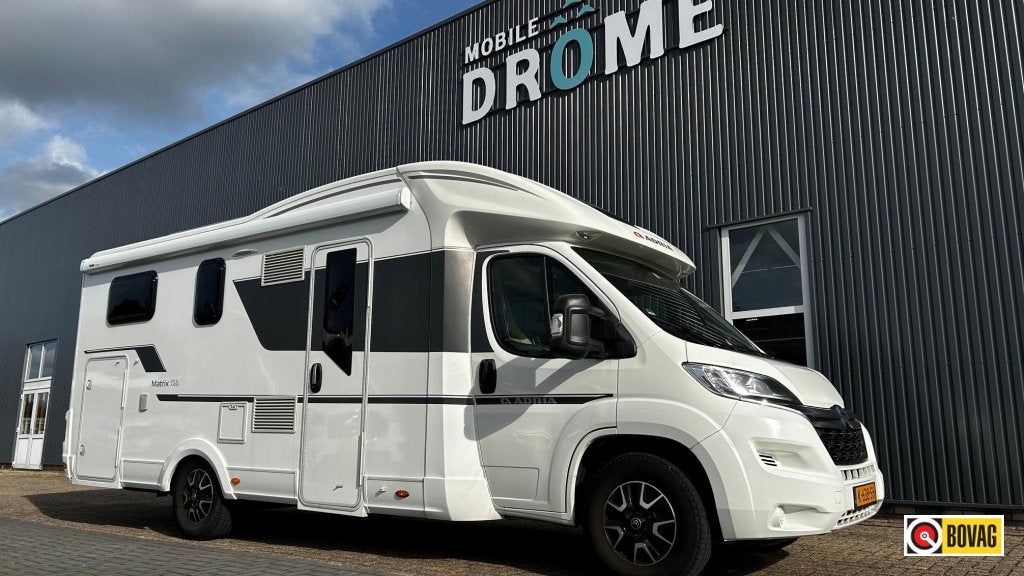 Adria Matrix Axess 670 SL, Fietsdrager, Zonnepaneel, Maxxfan, Ringverwarming, 7 tot 8 meter, Bedrijf, Diesel