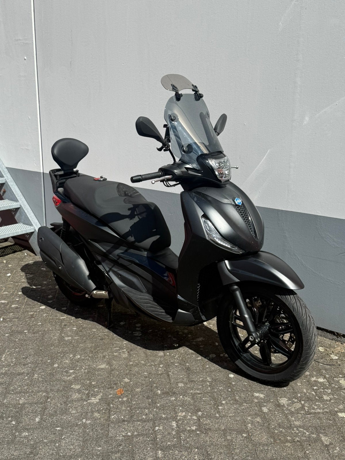 Piaggio Beverly 400 S HPE 2023, Scooter, Occasion, Bedrijf, Minimaal motorrijbewijs A2