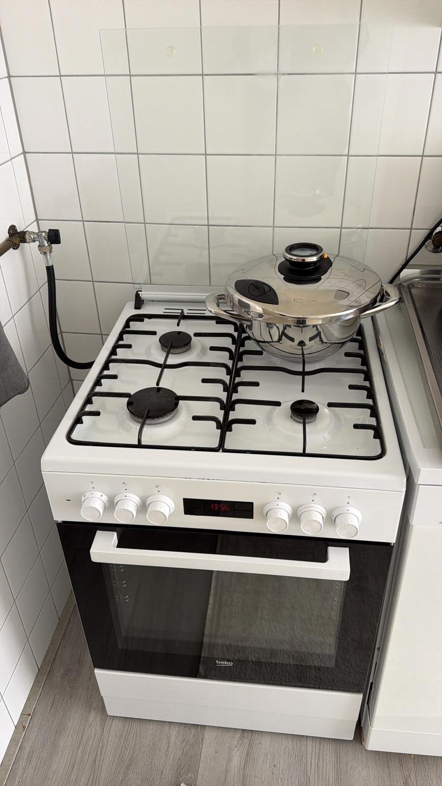 Beko gasfornuis met oven - Zo goed als nieuw, Witgoed en Apparatuur, Fornuizen, Ophalen, 60 cm of meer, 4 kookzones, Zo goed als nieuw