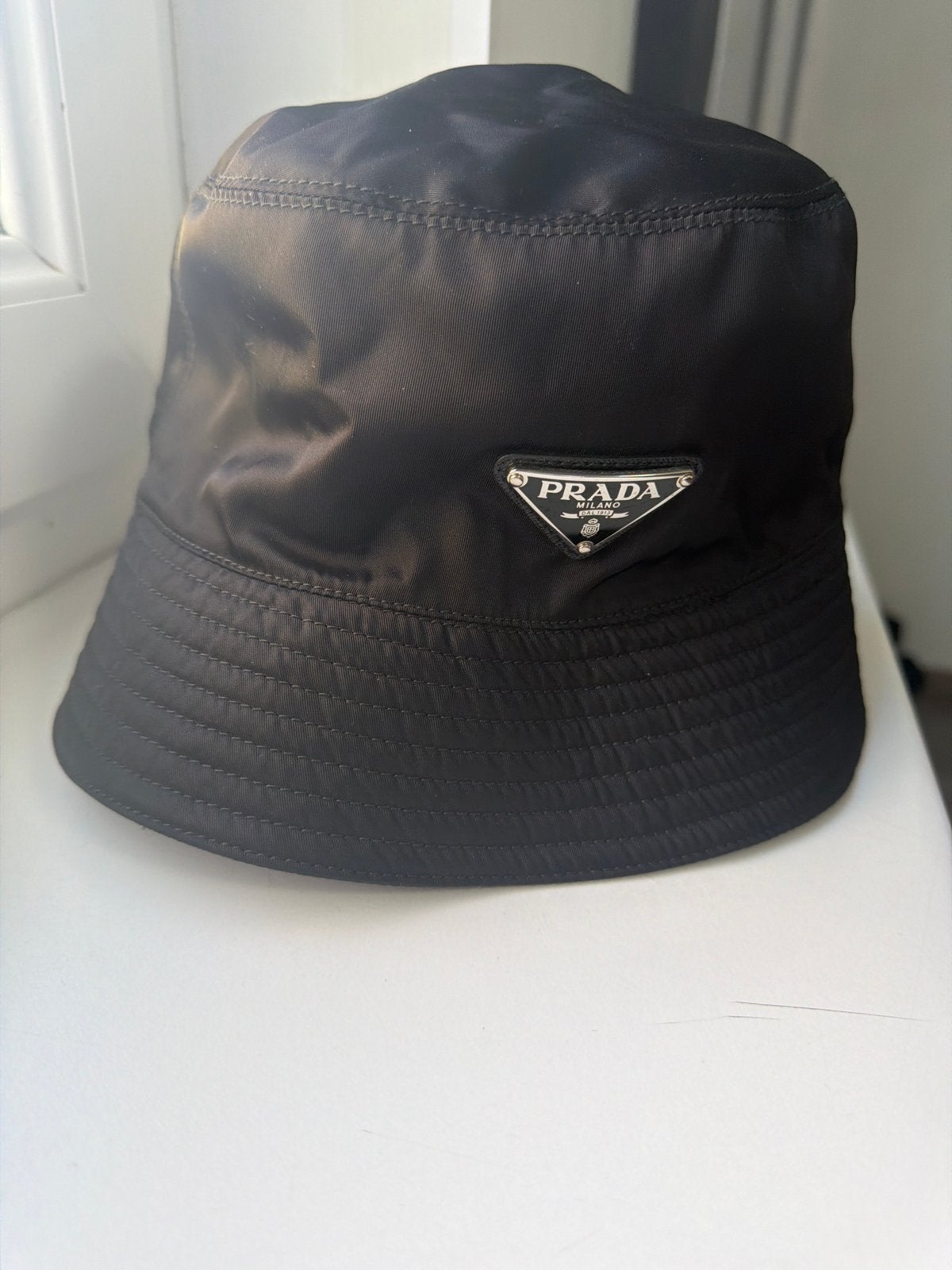 Prada Bucket Hat - Maat M, Ophalen of Verzenden, Zo goed als nieuw, Hoed