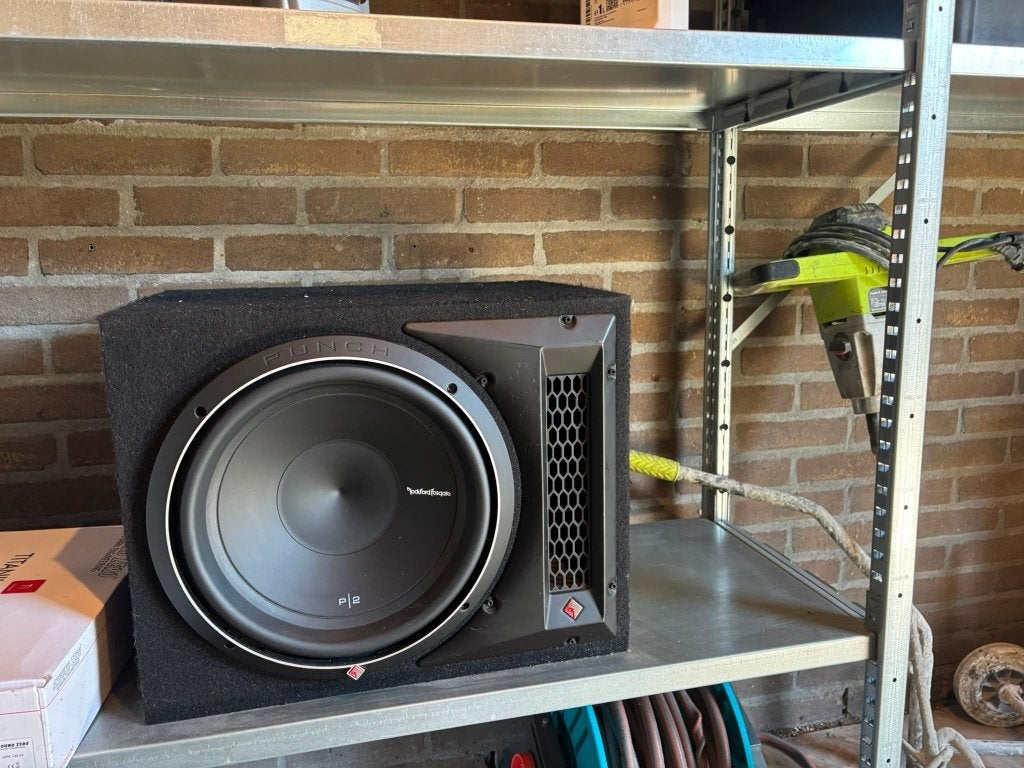 Rockford Fosgate Punch P2 Subwoofer in kist, Auto diversen, Autospeakers, Ophalen, Zo goed als nieuw