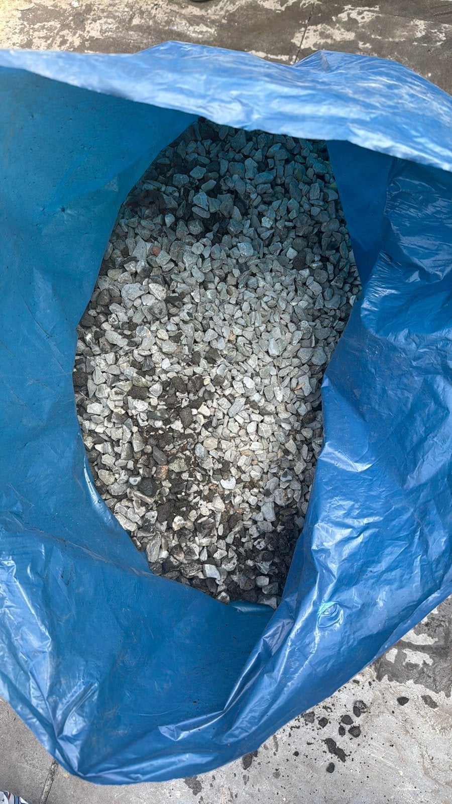 Gratis ophalen steentjes split, Tuin en Terras, Grind, Keien en Split, Ophalen, Zo goed als nieuw, Split, Basalt